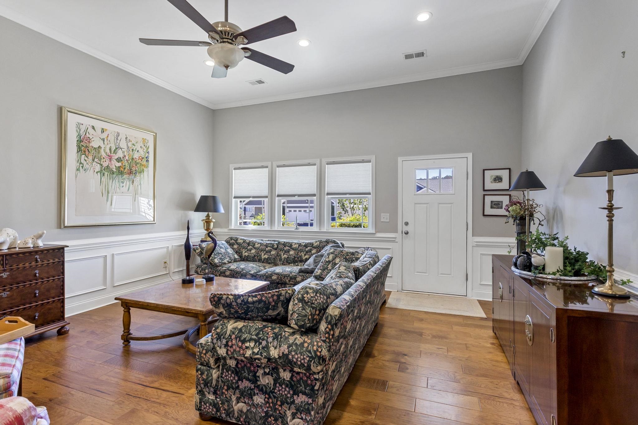 611 Downing Way Property Photo 4