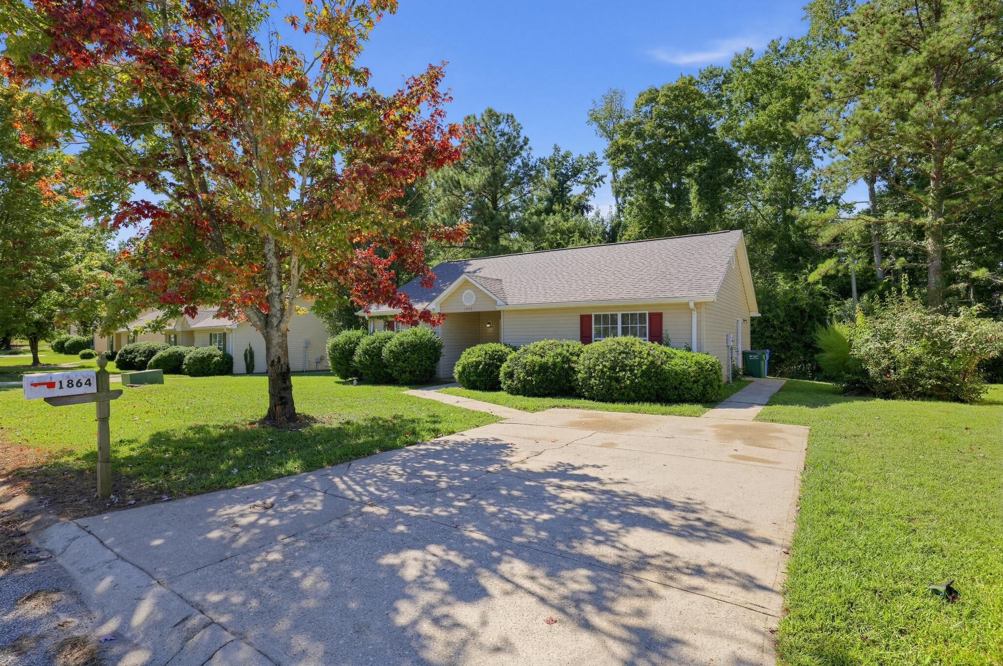 1864 Tamara Way Property Photo 4