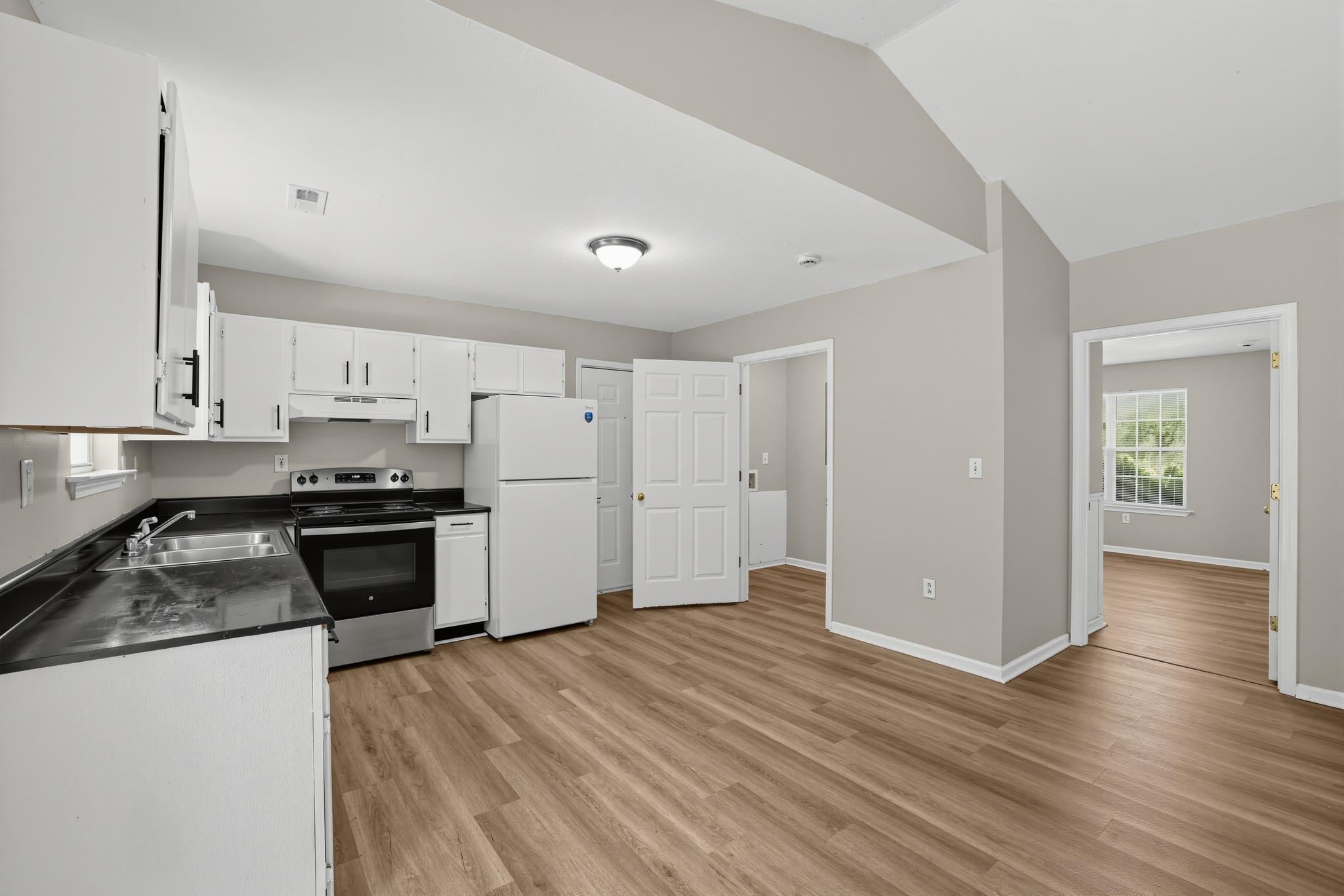 1864 Tamara Way Property Photo 12