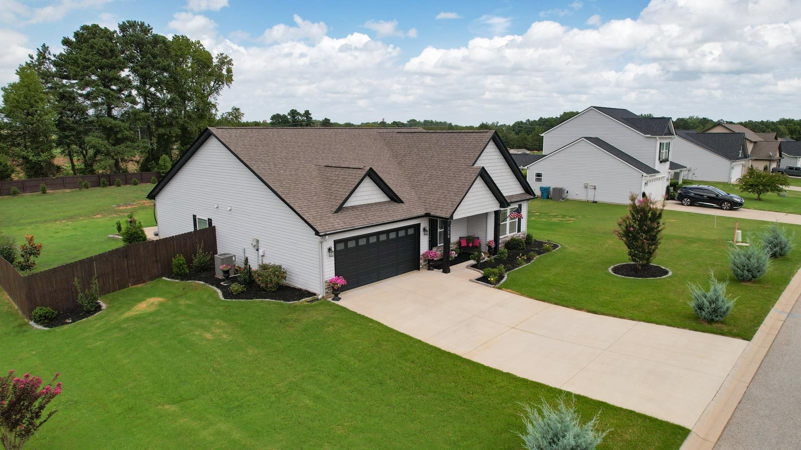 130 Thorn Creek Drive Property Photo 3