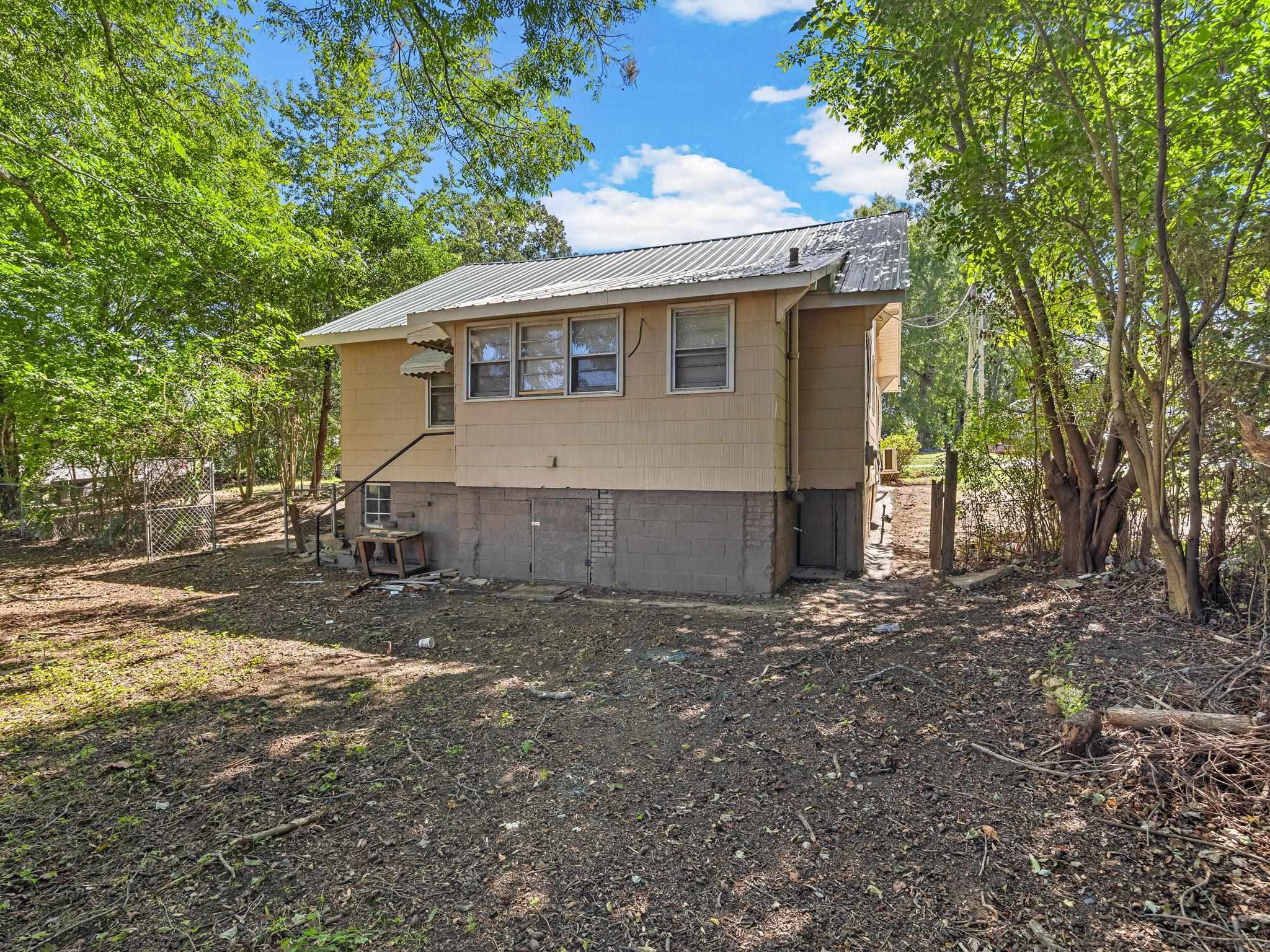 709 Perrin Ave Property Photo 6