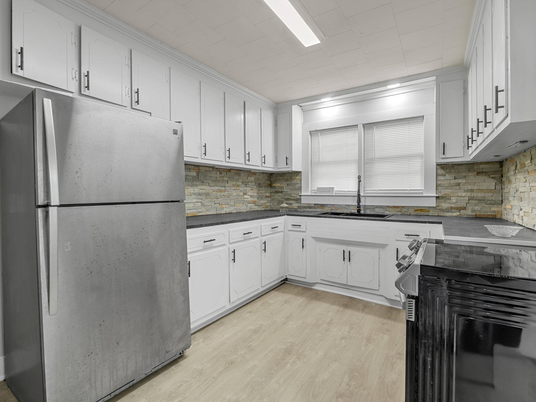 709 Perrin Ave Property Photo 12