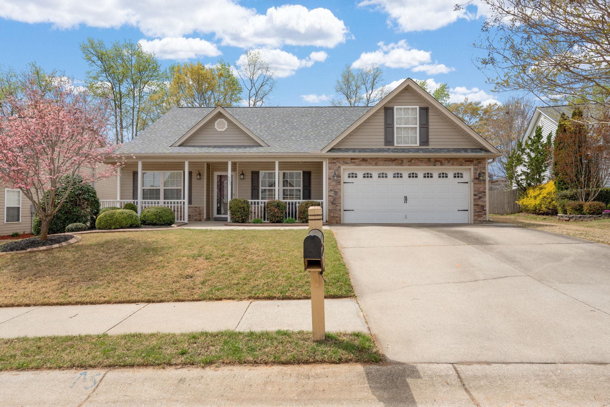 863 Vandenburg Drive Property Photo 1
