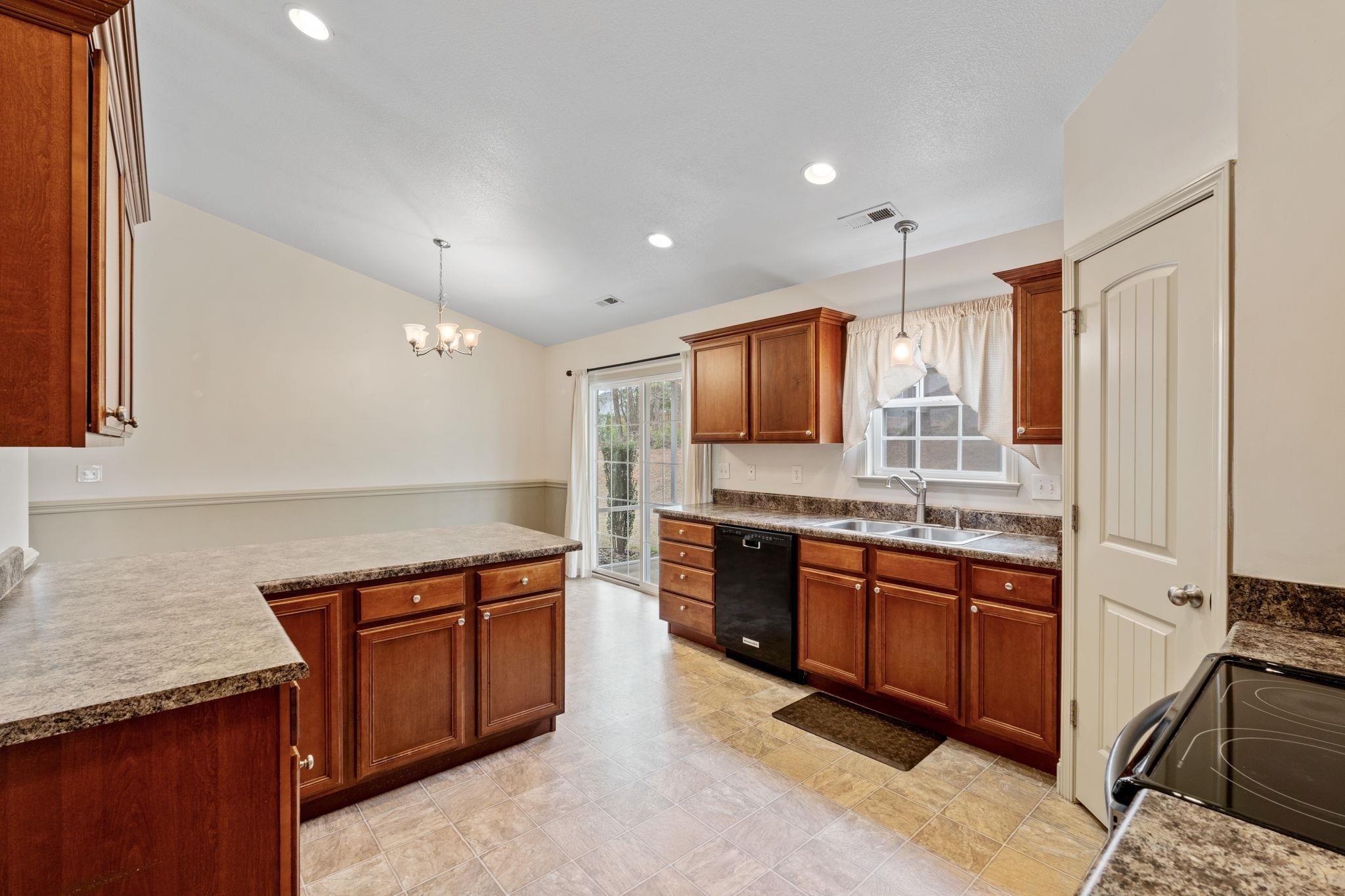 863 Vandenburg Drive Property Photo 13