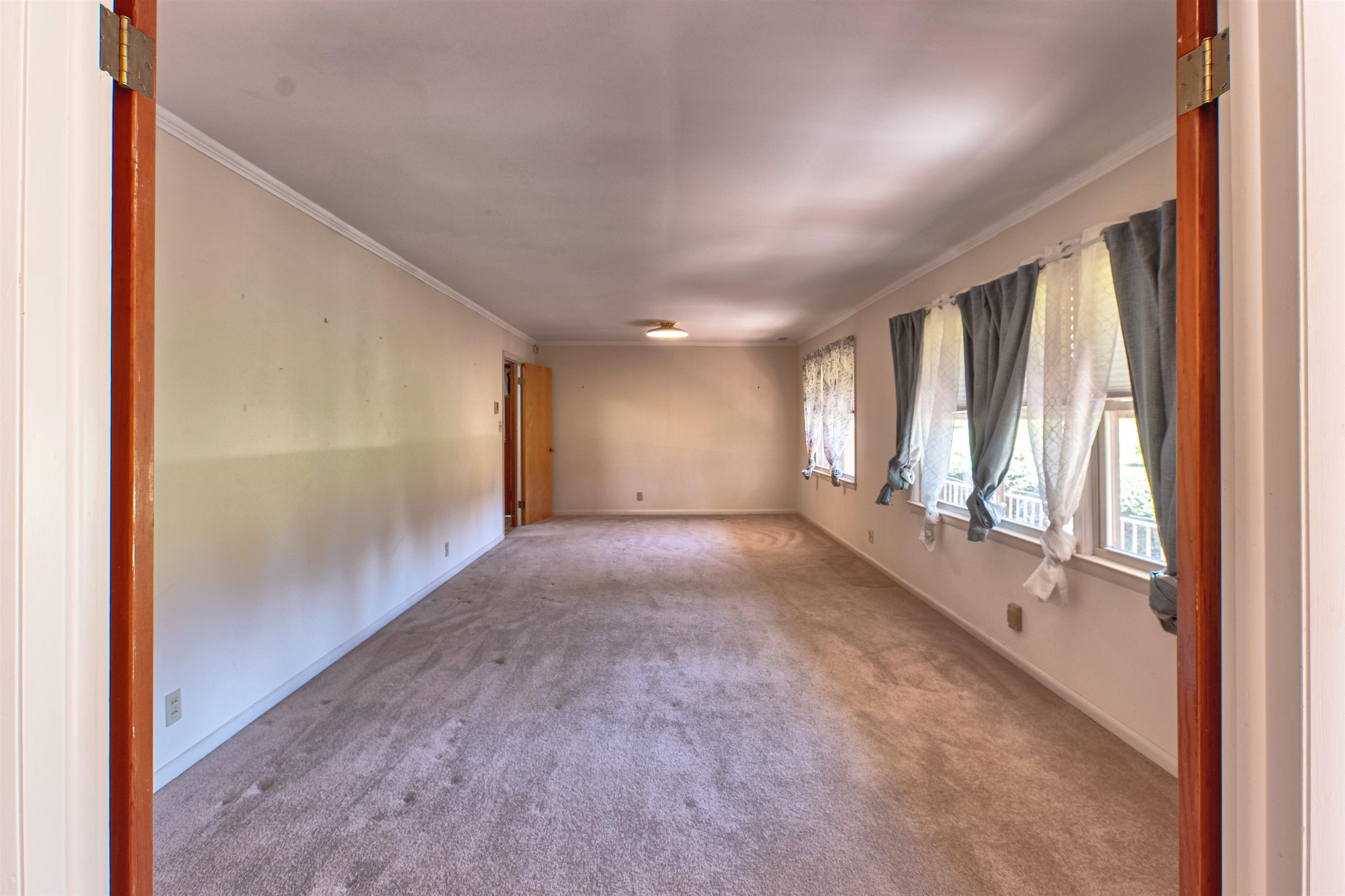 110 Crestview Dr Property Photo 3