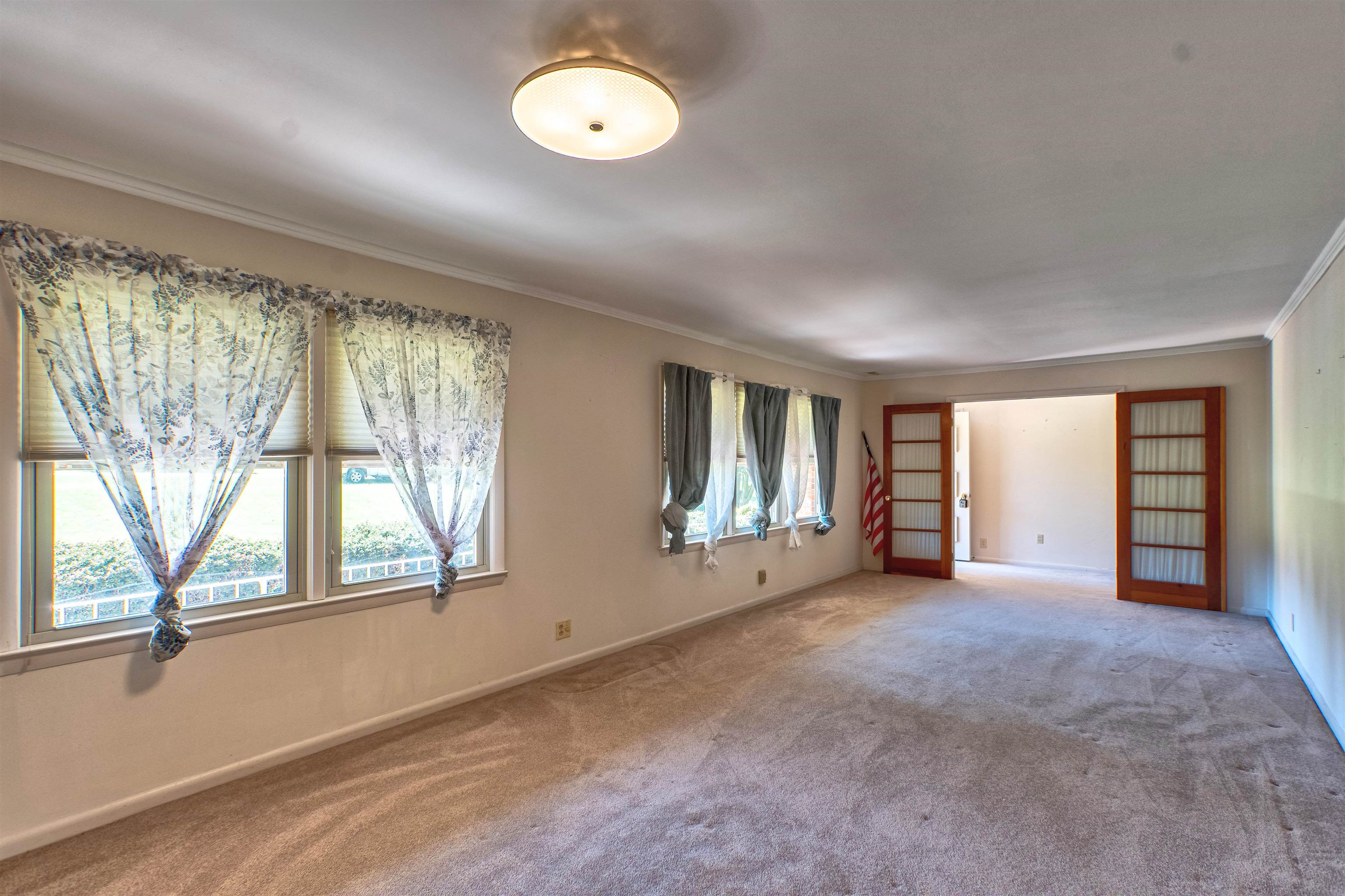 110 Crestview Dr Property Photo 4