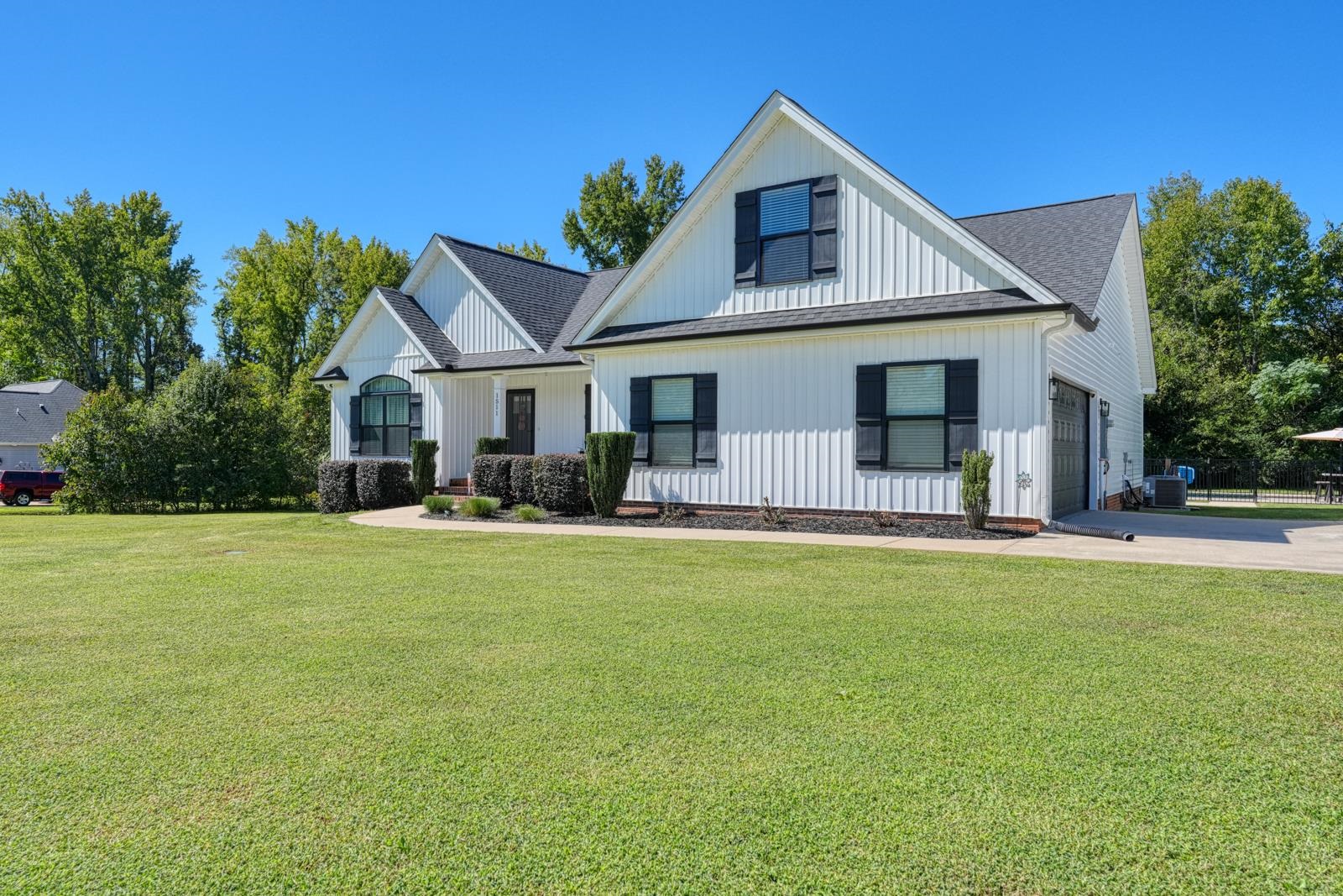 1511 S Green River Road Property Photo 3