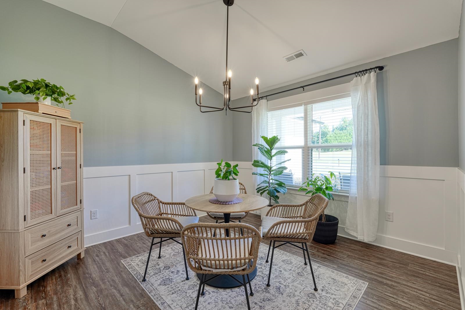 1511 S Green River Road Property Photo 8