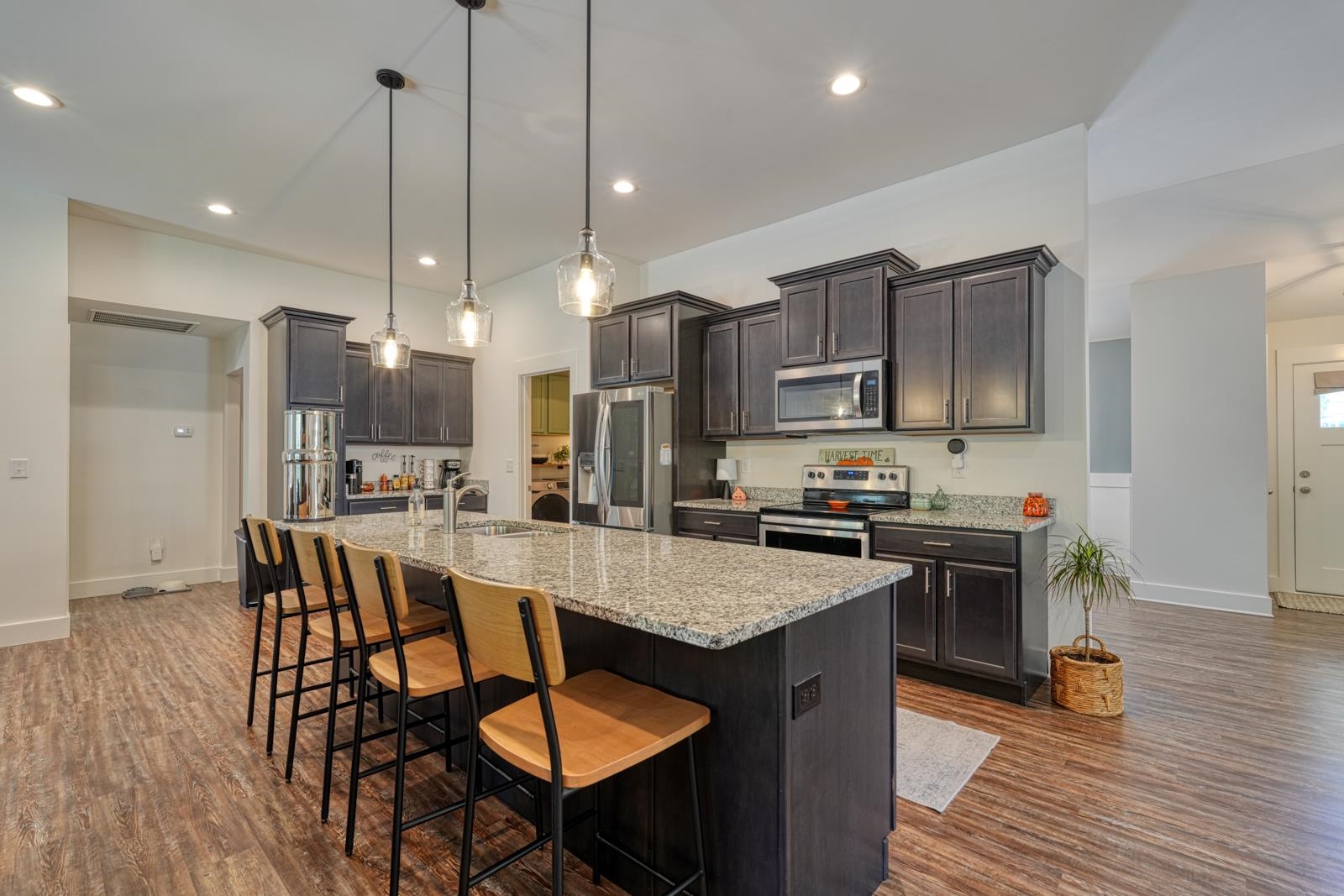1511 S Green River Road Property Photo 10