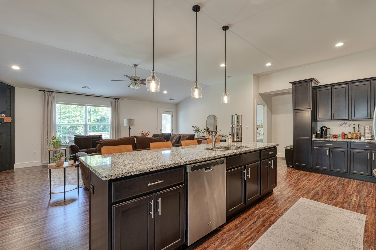 1511 S Green River Road Property Photo 12