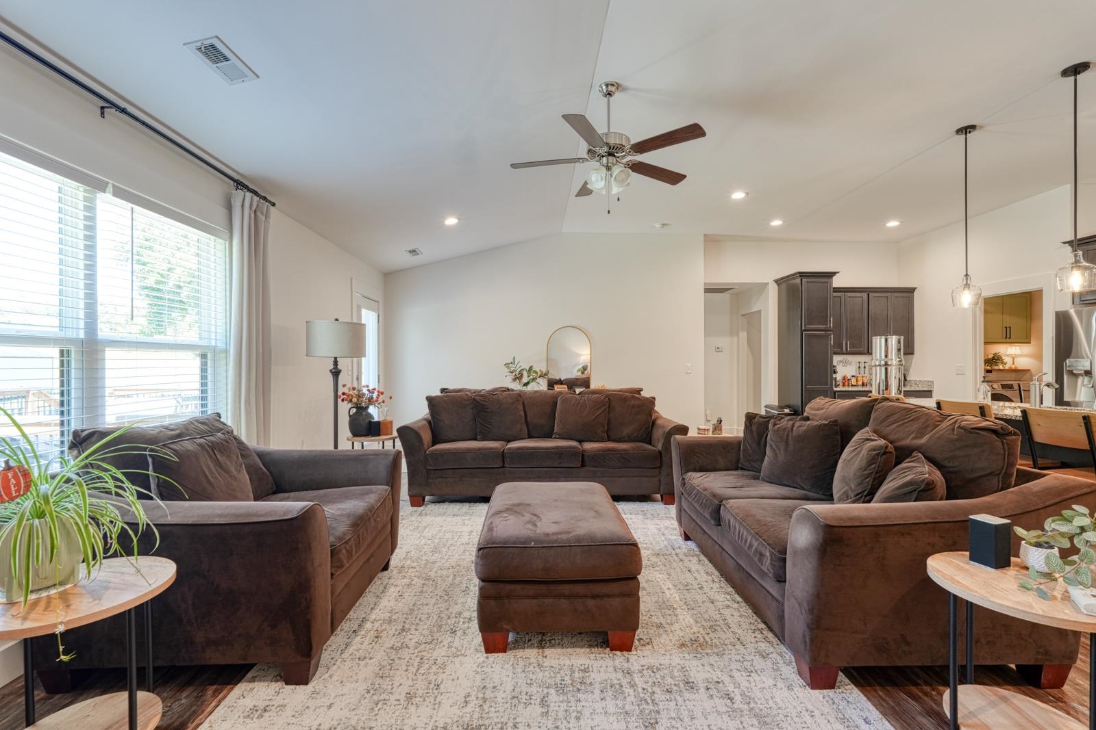 1511 S Green River Road Property Photo 17