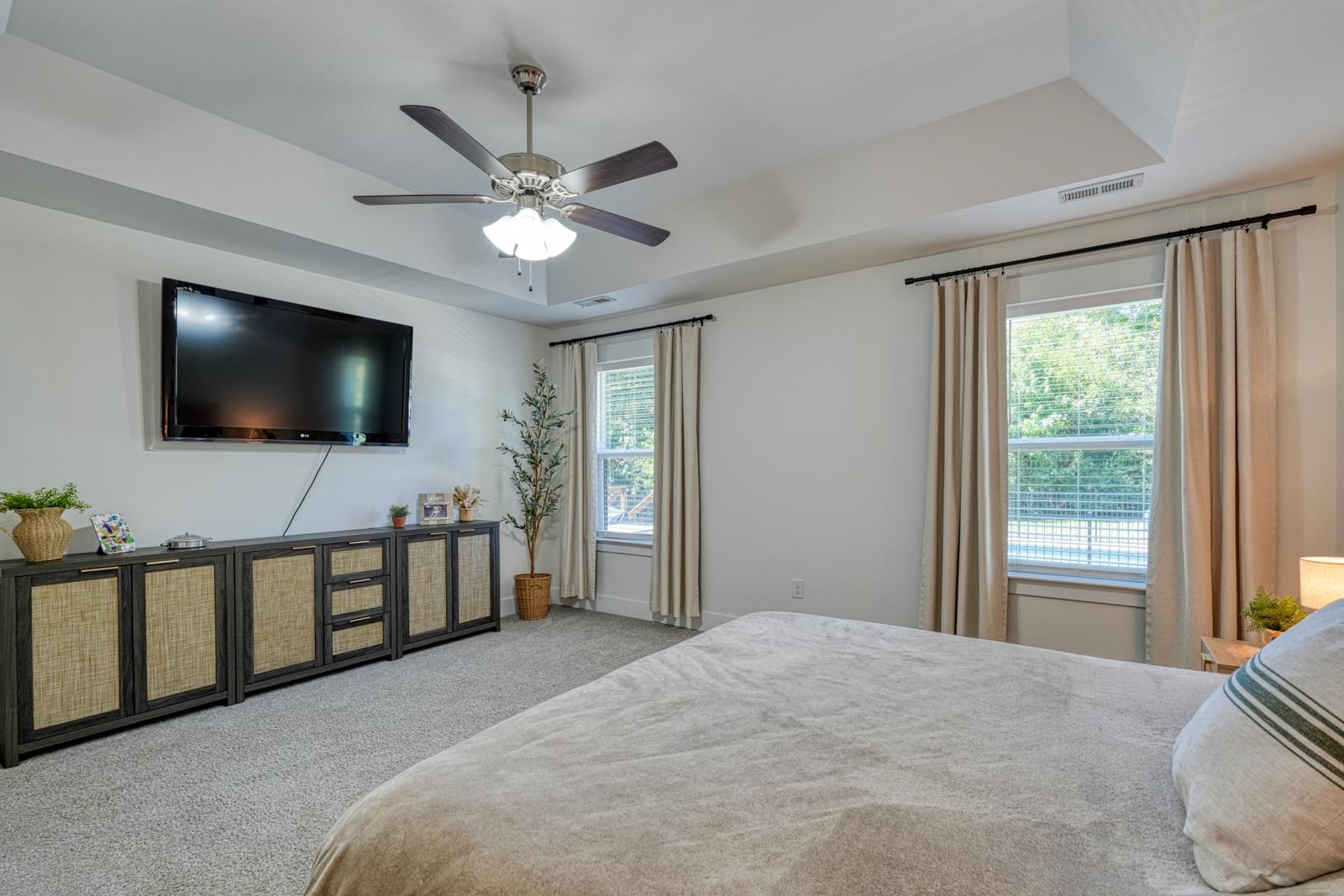 1511 S Green River Road Property Photo 25