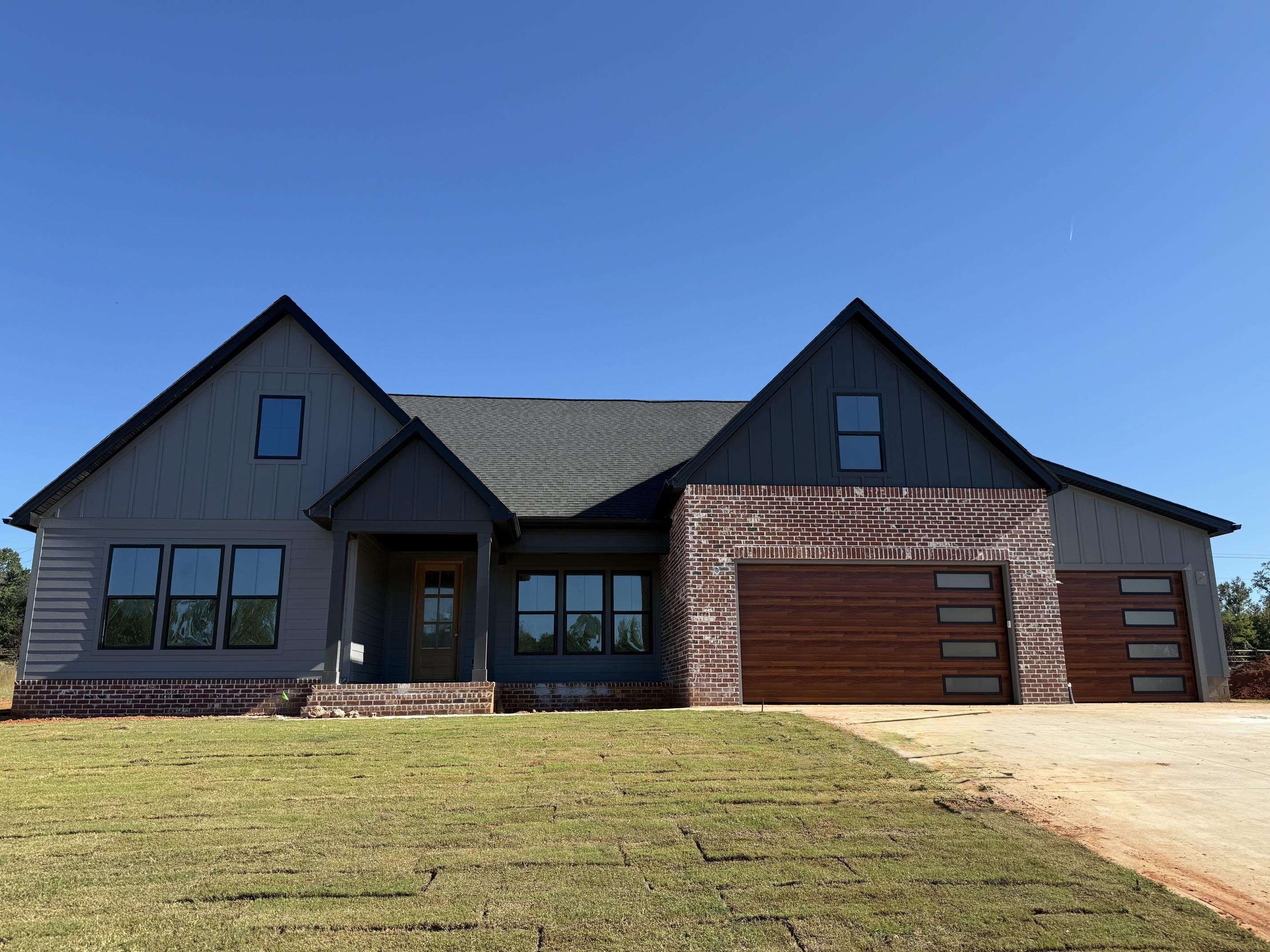 4034 Hollybank Drive Property Photo 1