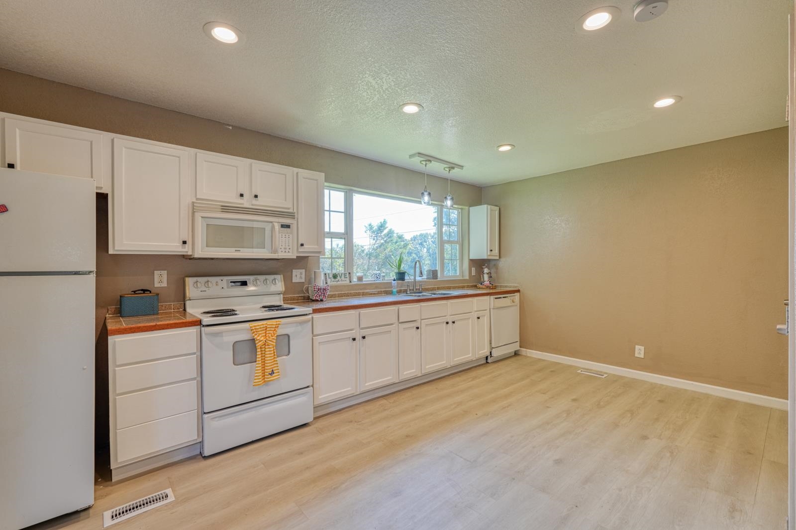 250 Cedar Street Property Photo 14