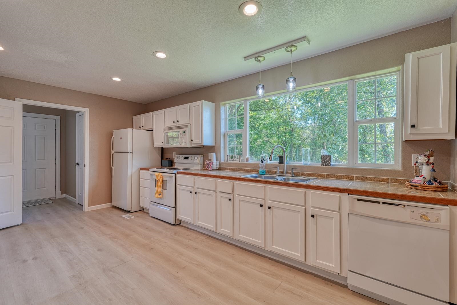 250 Cedar Street Property Photo 15
