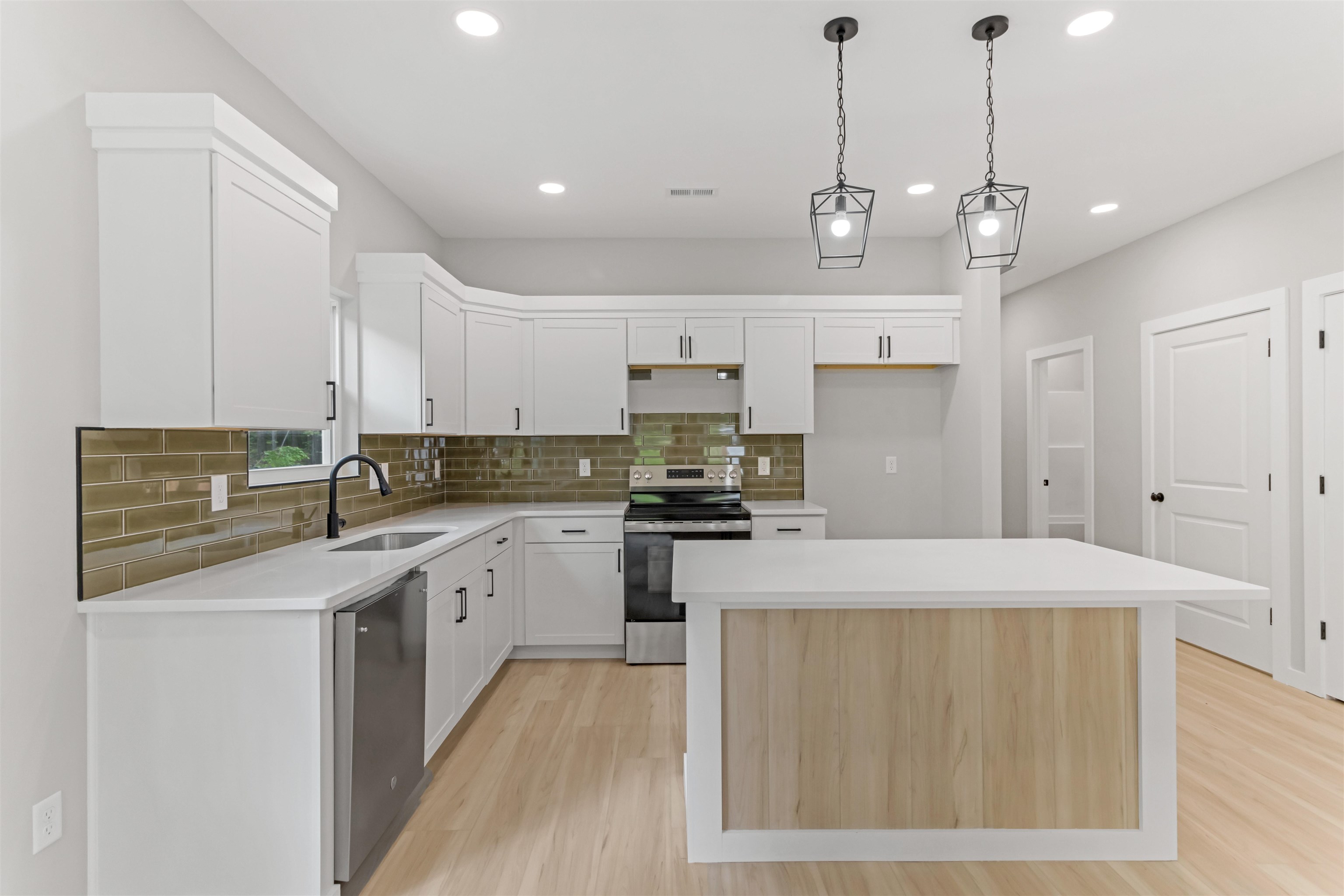 189 N Georgia Avenue Property Photo 10