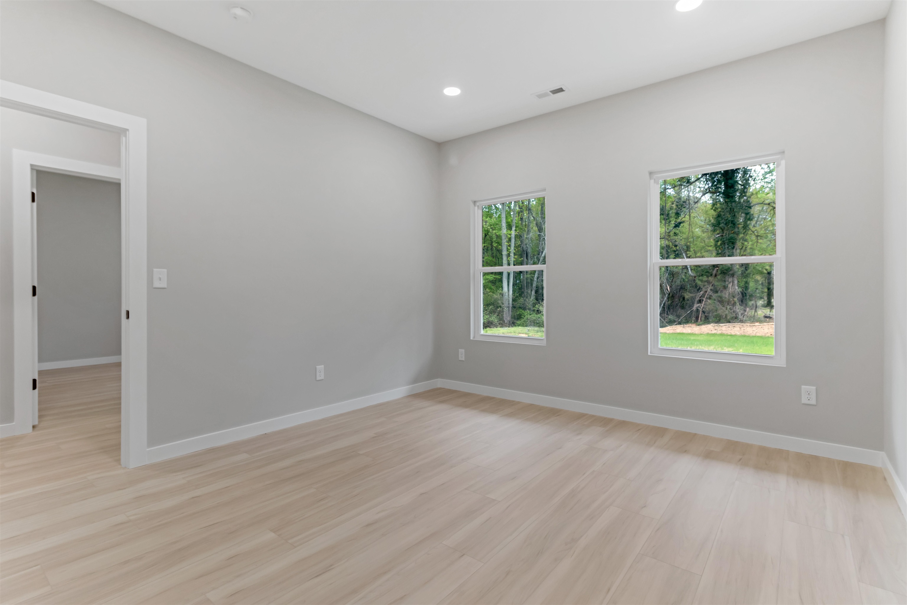 189 N Georgia Avenue Property Photo 23