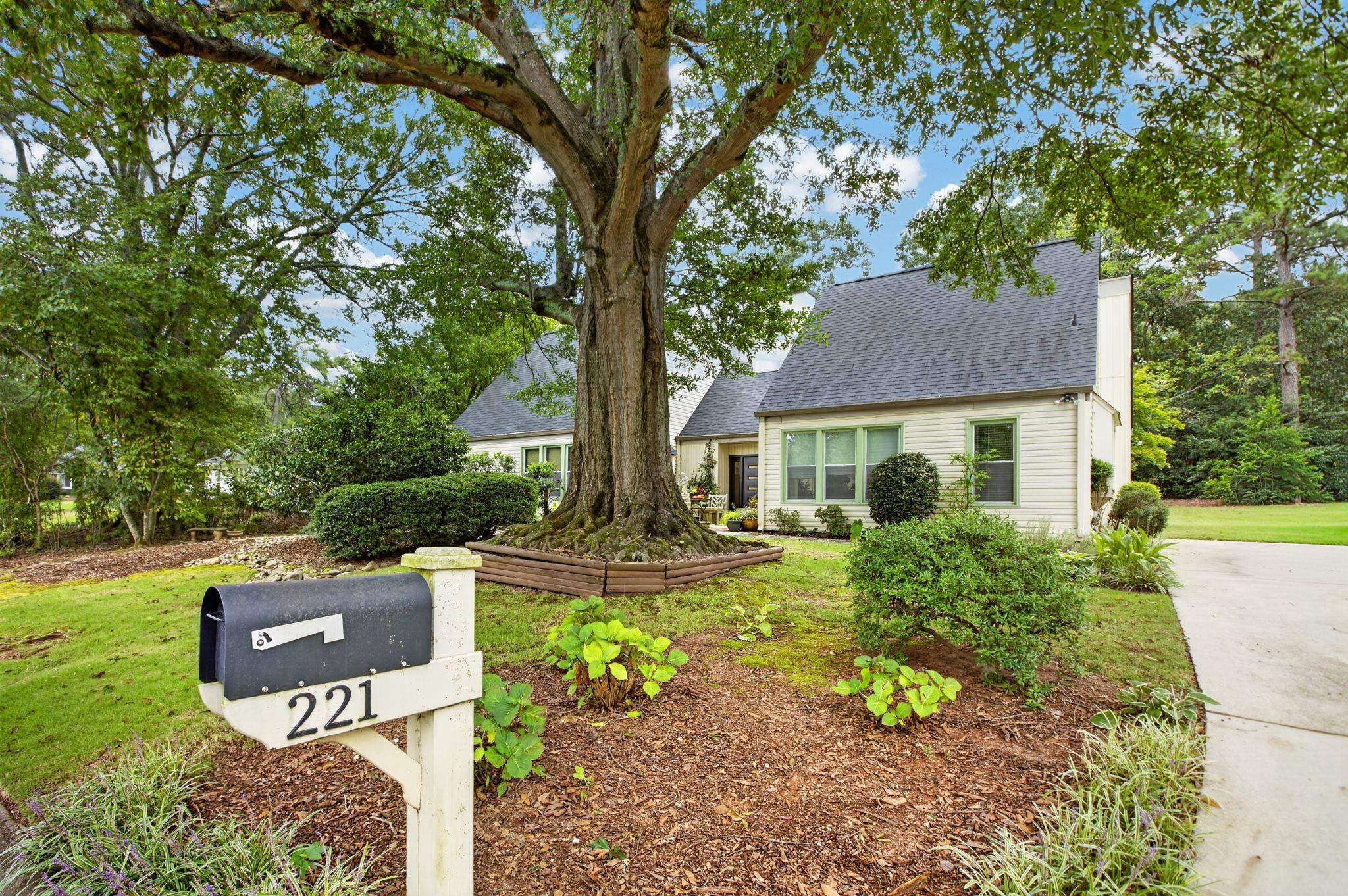 221 Saratoga Drive Property Photo 1