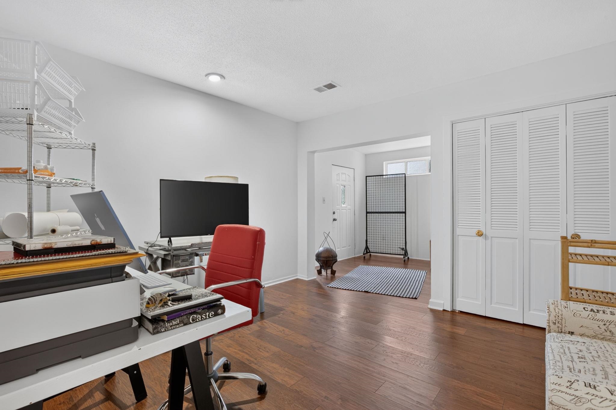 221 Saratoga Drive Property Photo 24