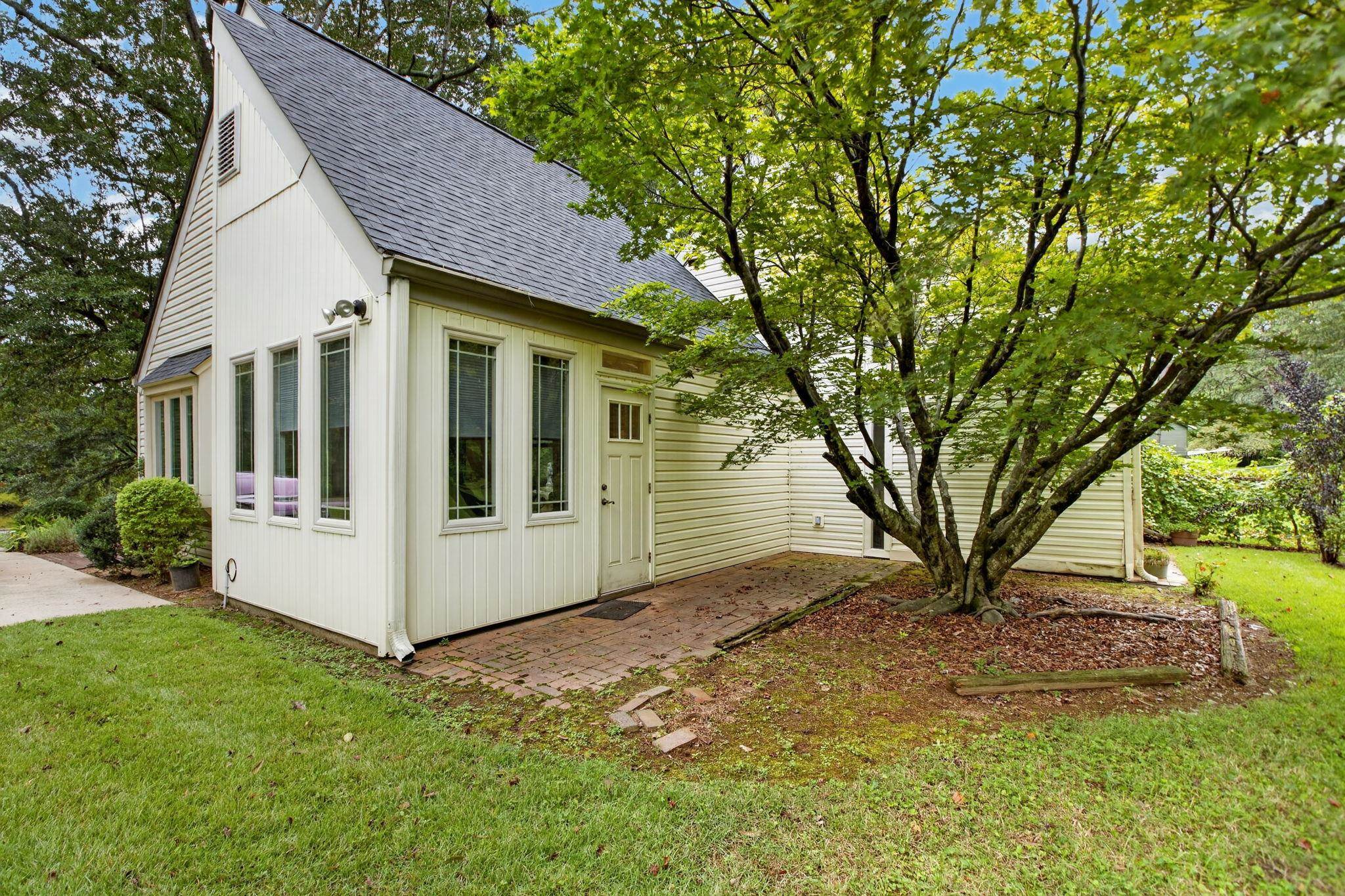 221 Saratoga Drive Property Photo 33