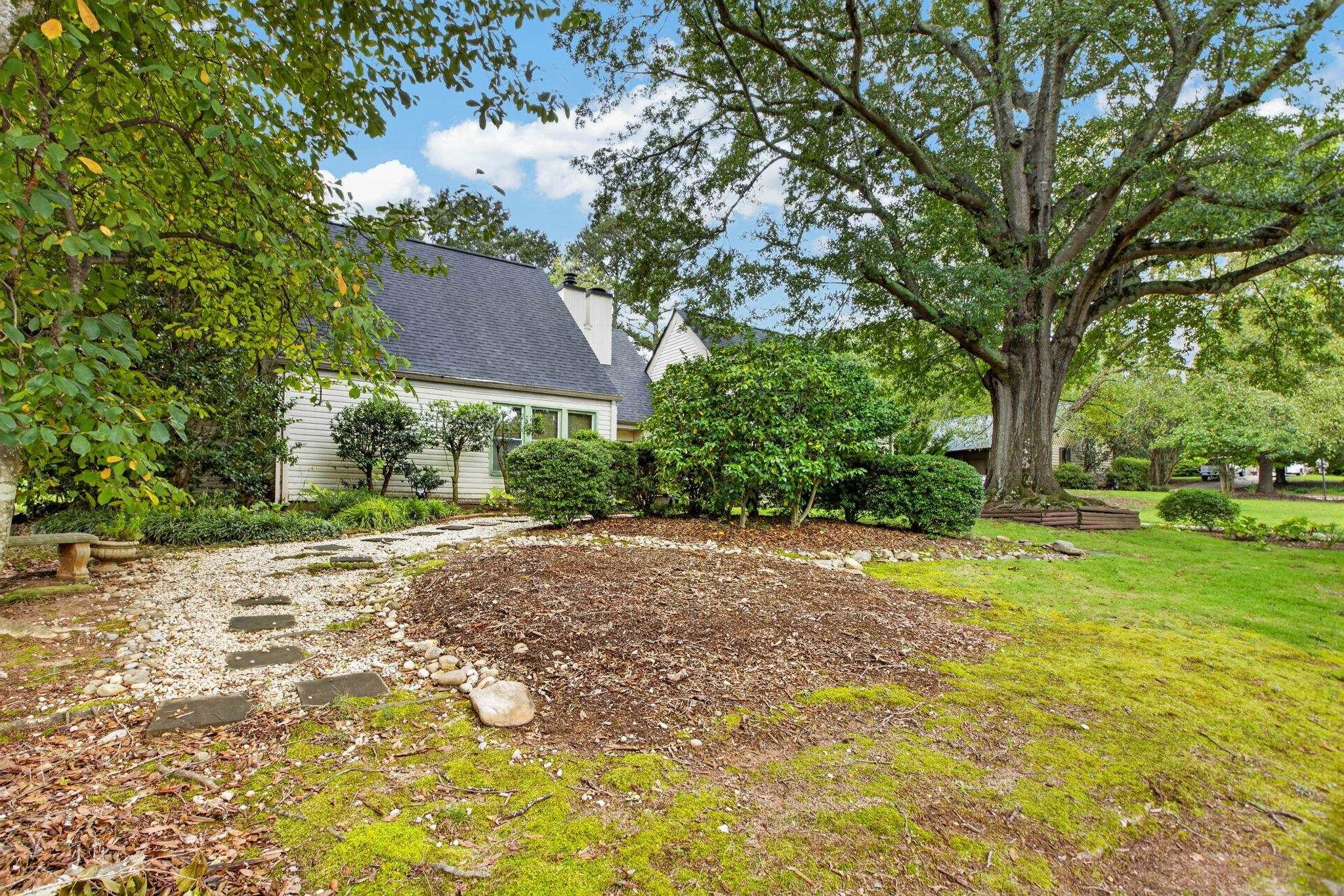 221 Saratoga Drive Property Photo 34