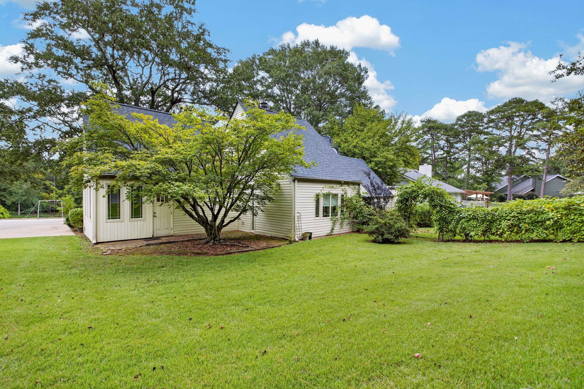 221 Saratoga Drive Property Photo 39