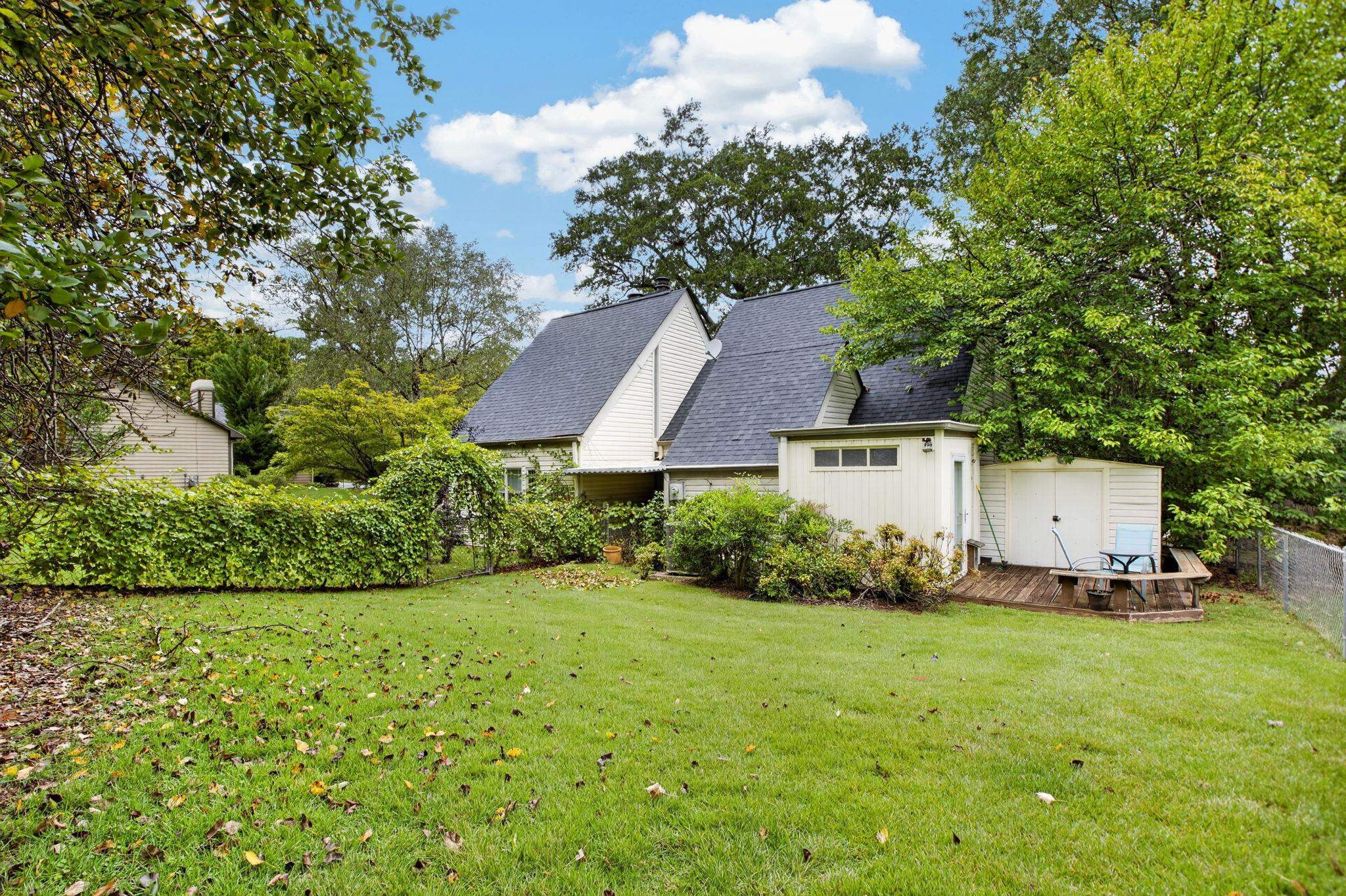 221 Saratoga Drive Property Photo 45