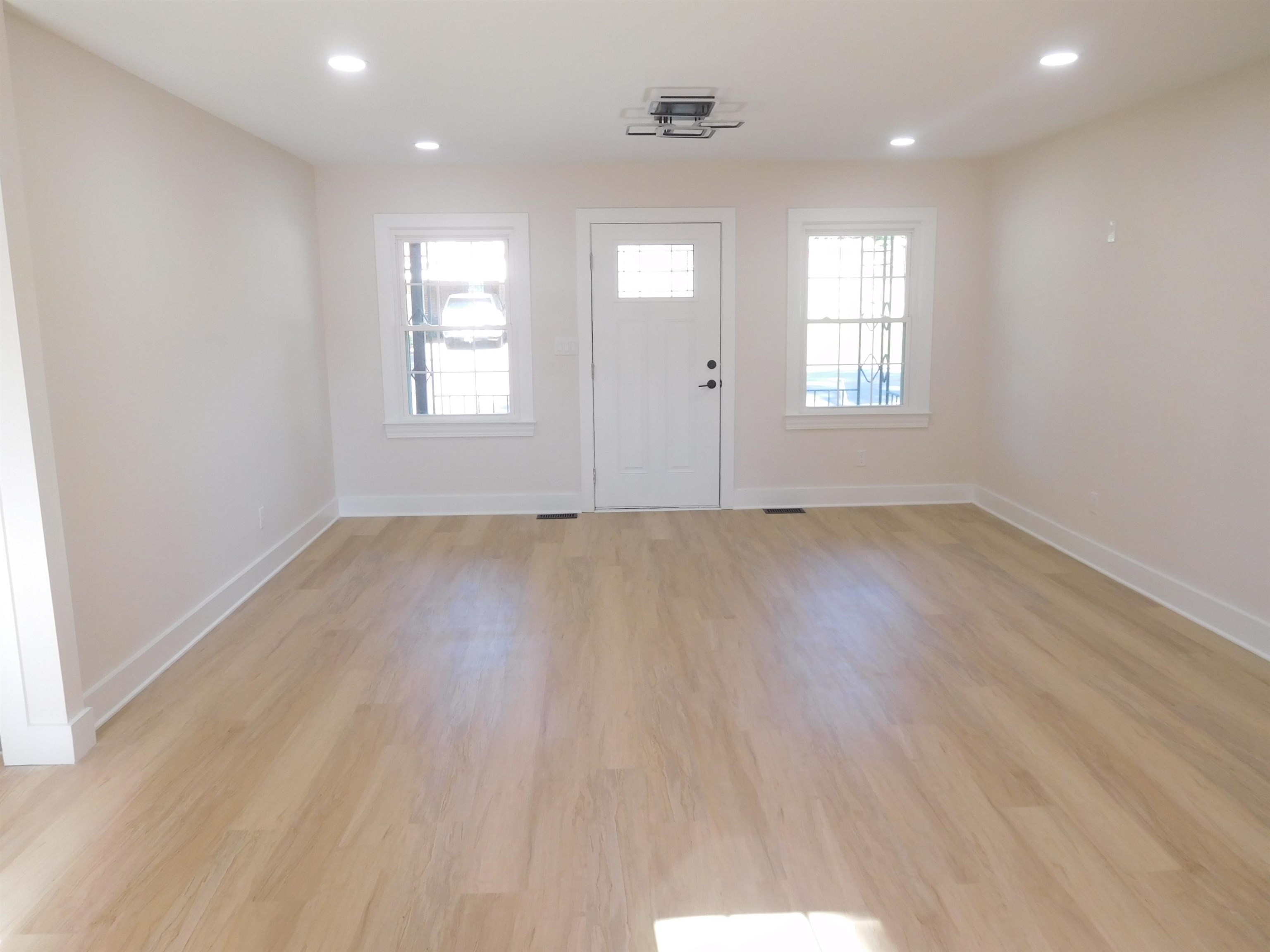 401 Thompson Street Property Photo 2