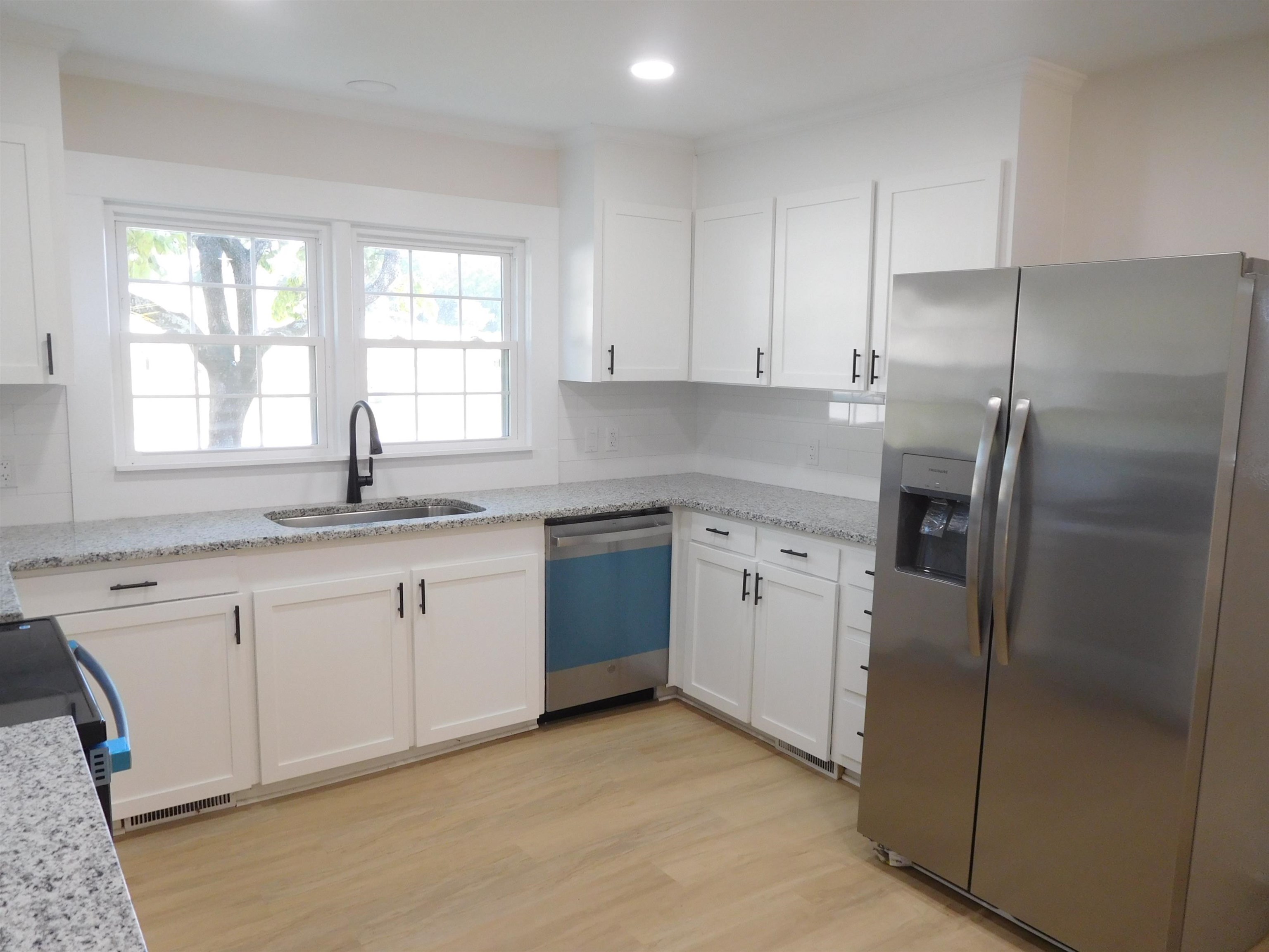 401 Thompson Street Property Photo 6