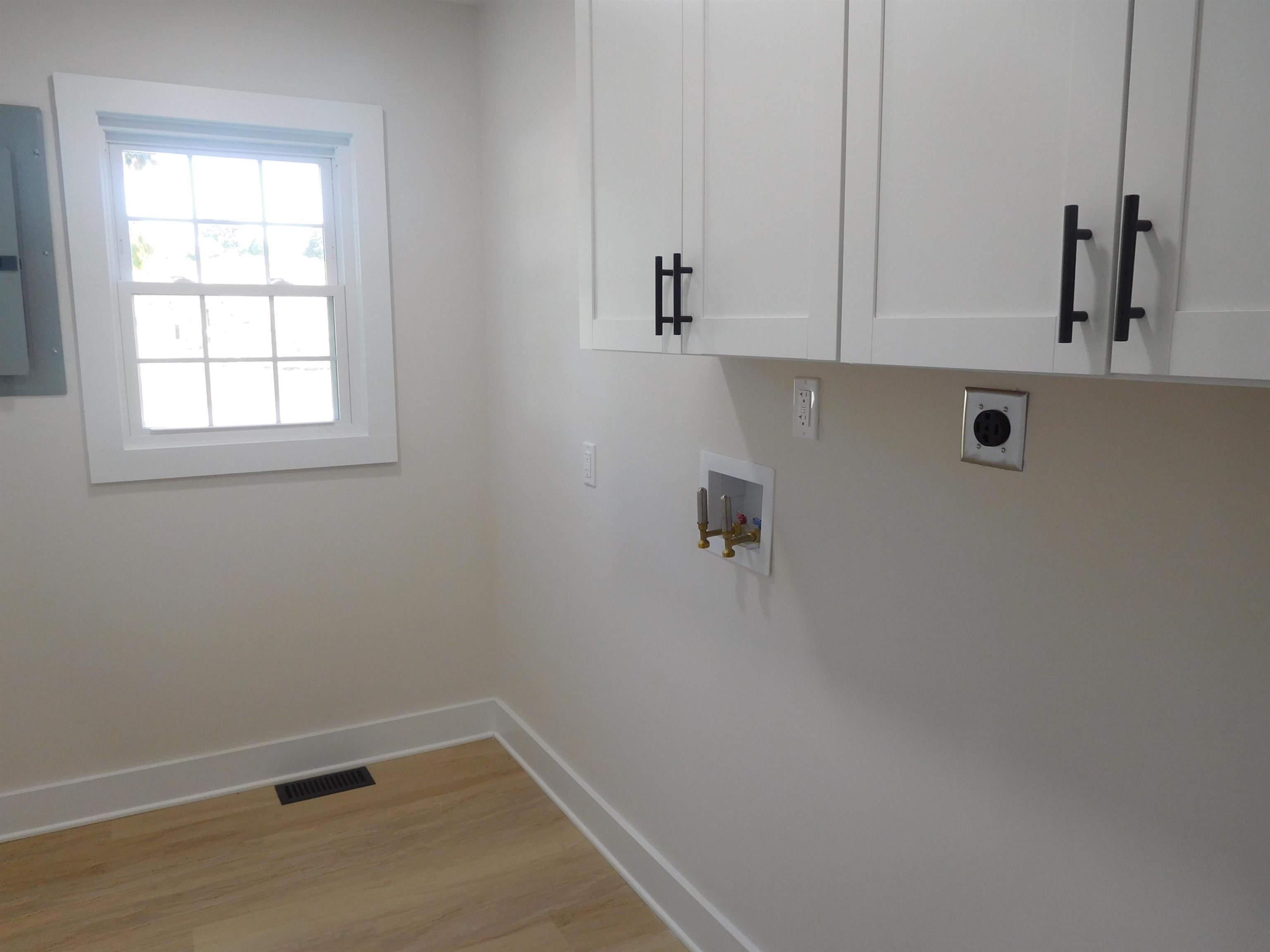 401 Thompson Street Property Photo 8