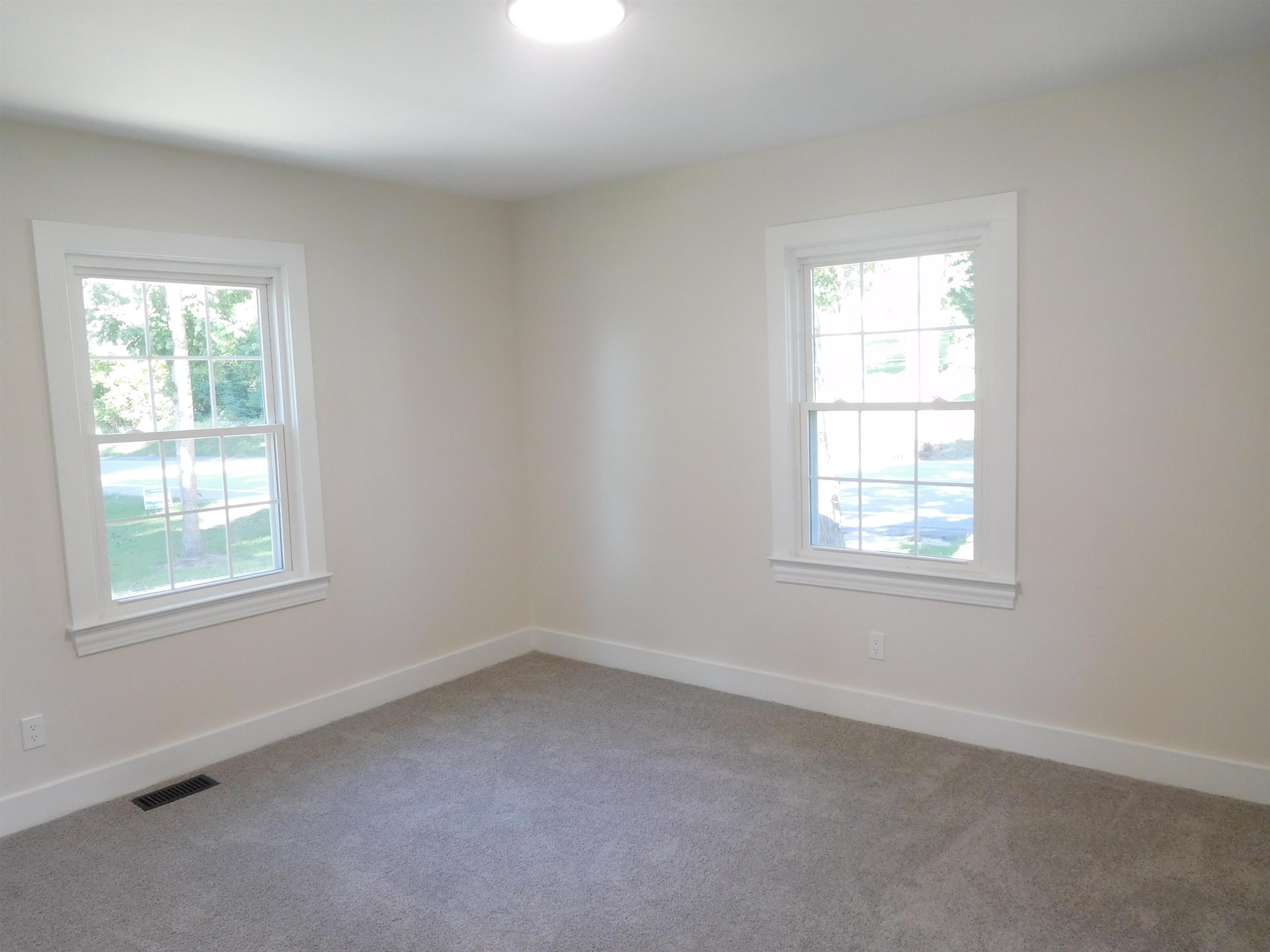 401 Thompson Street Property Photo 9