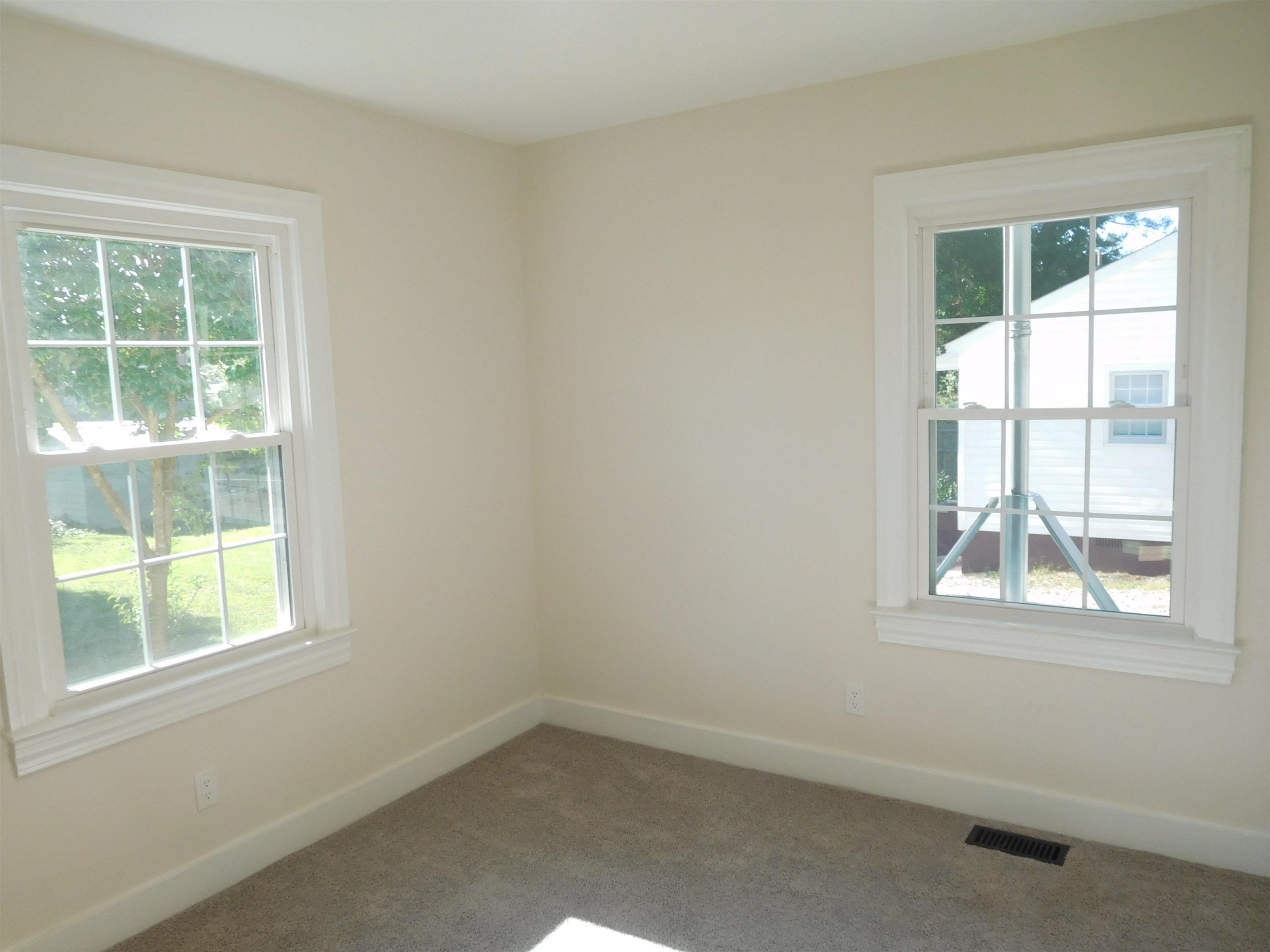 401 Thompson Street Property Photo 14
