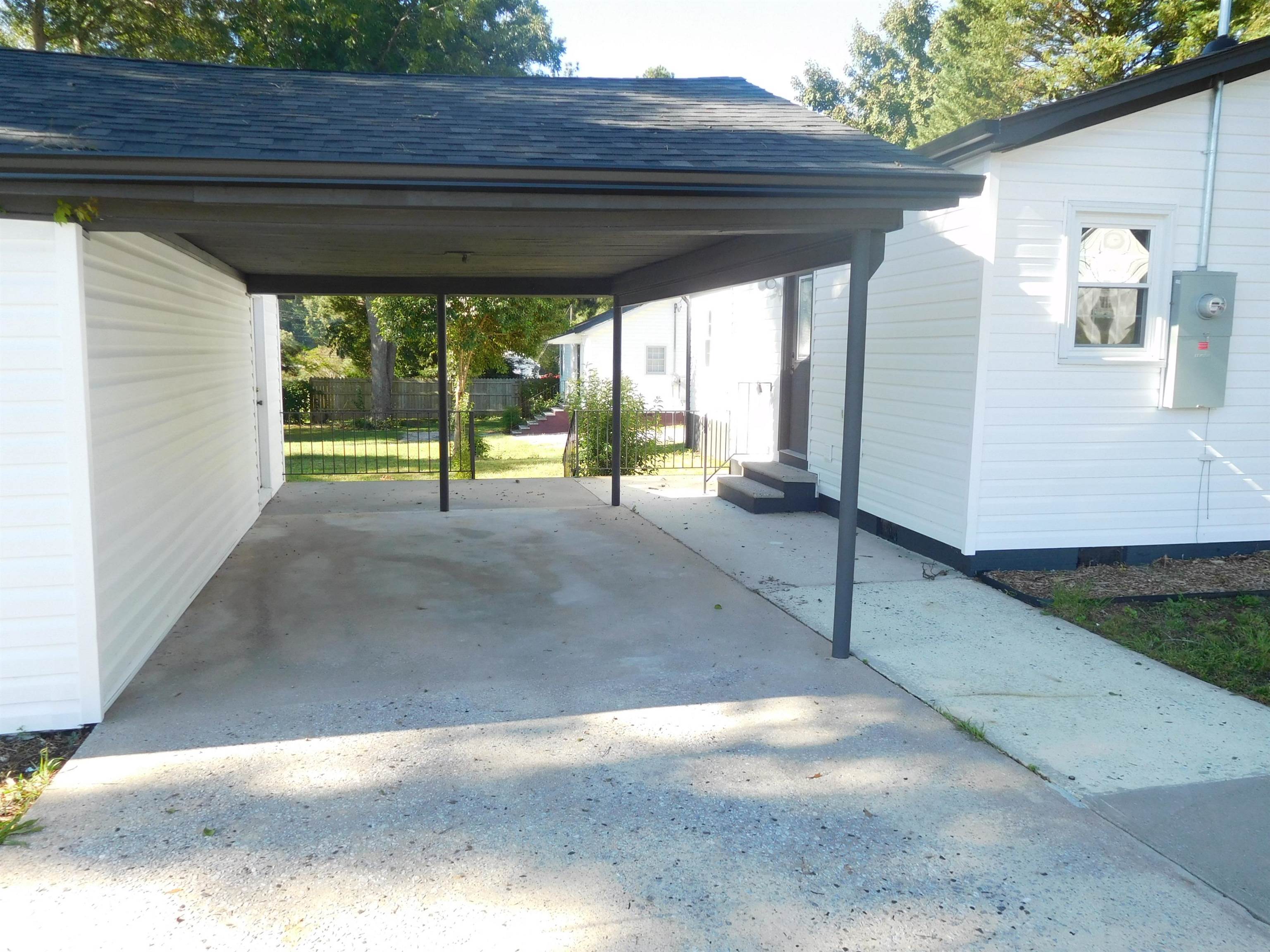 401 Thompson Street Property Photo 18