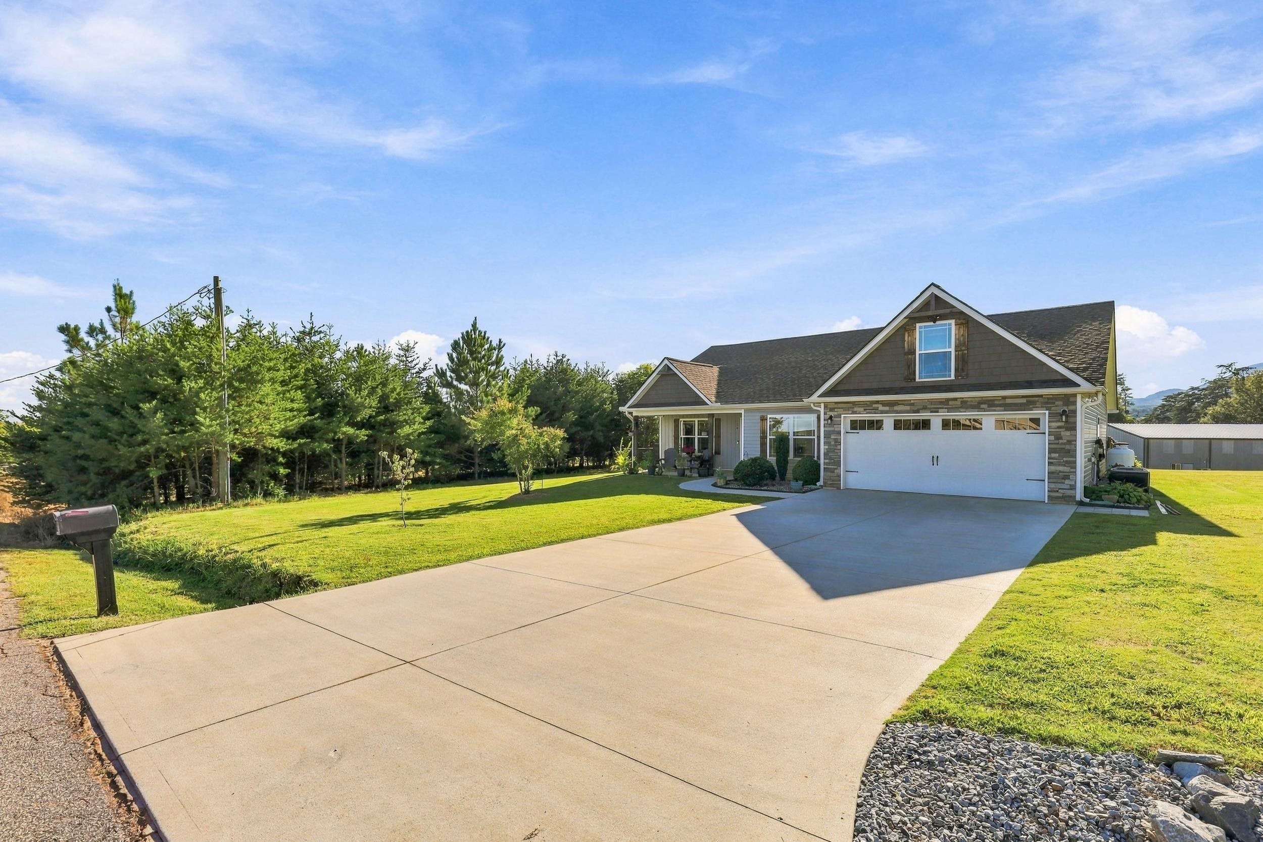 150 Kershaw Drive Property Photo 3