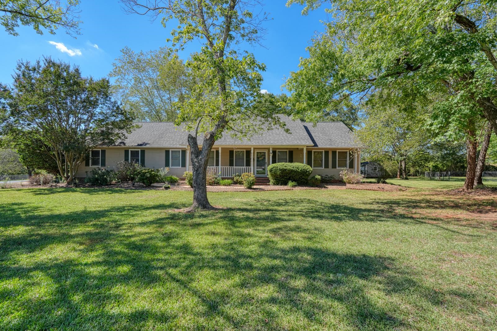 404 Cresthaven Drive