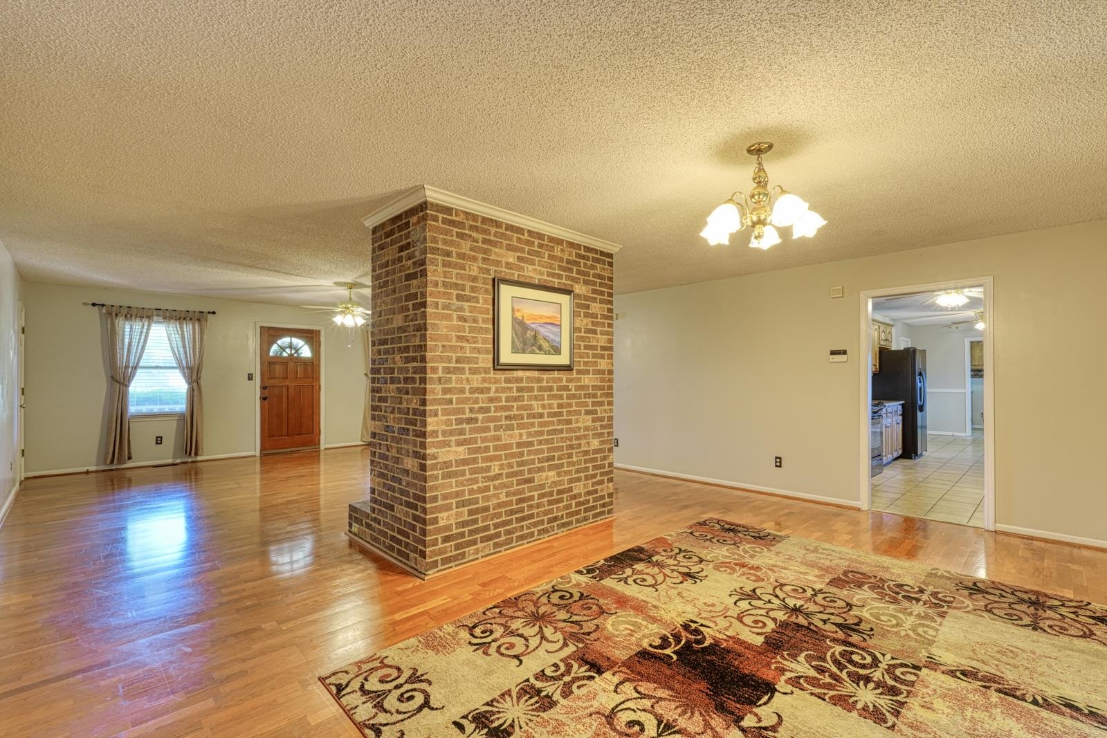 404 Cresthaven Drive Property Photo 10