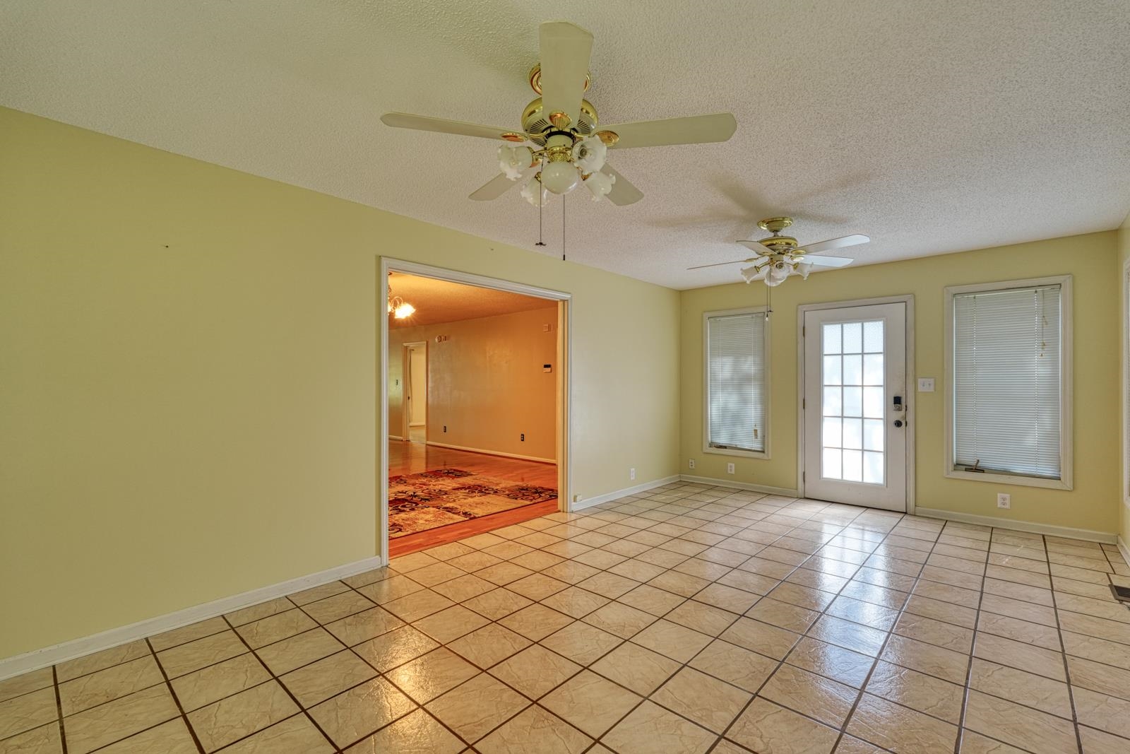 404 Cresthaven Drive Property Photo 13