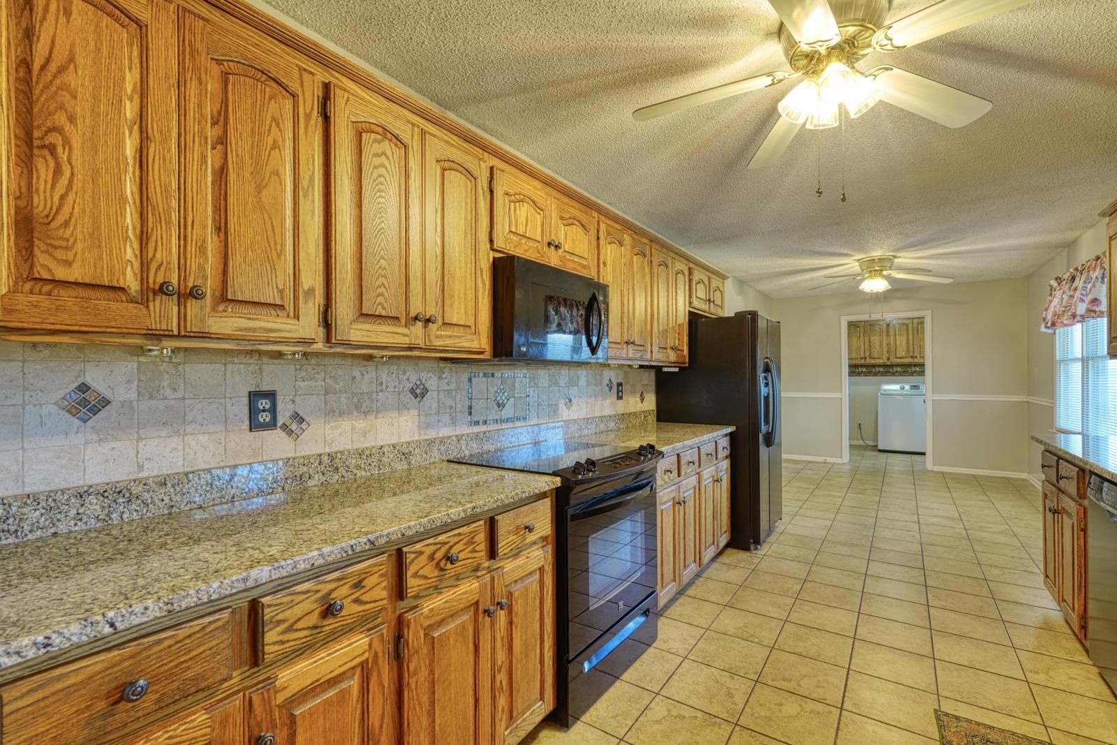 404 Cresthaven Drive Property Photo 15