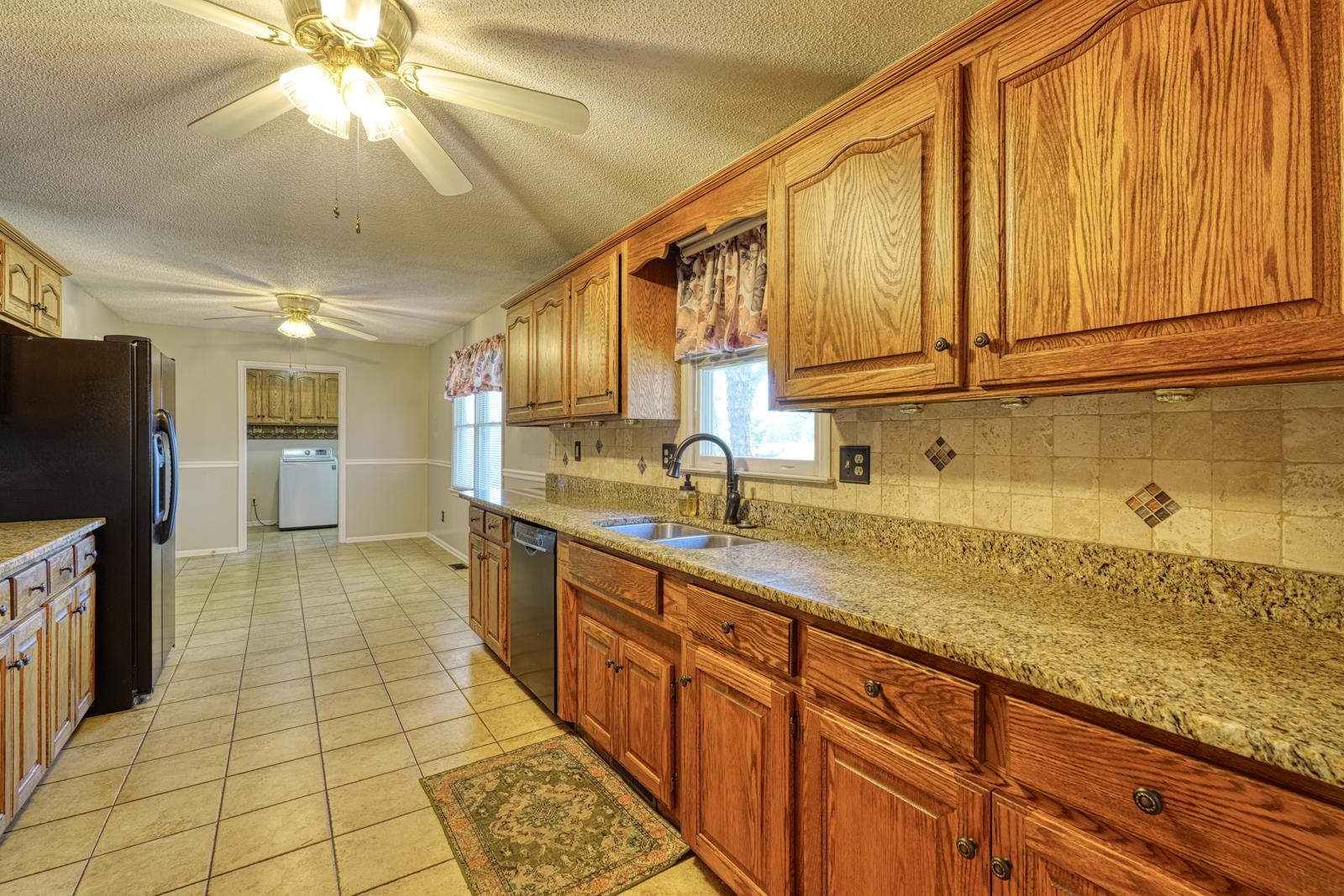 404 Cresthaven Drive Property Photo 17