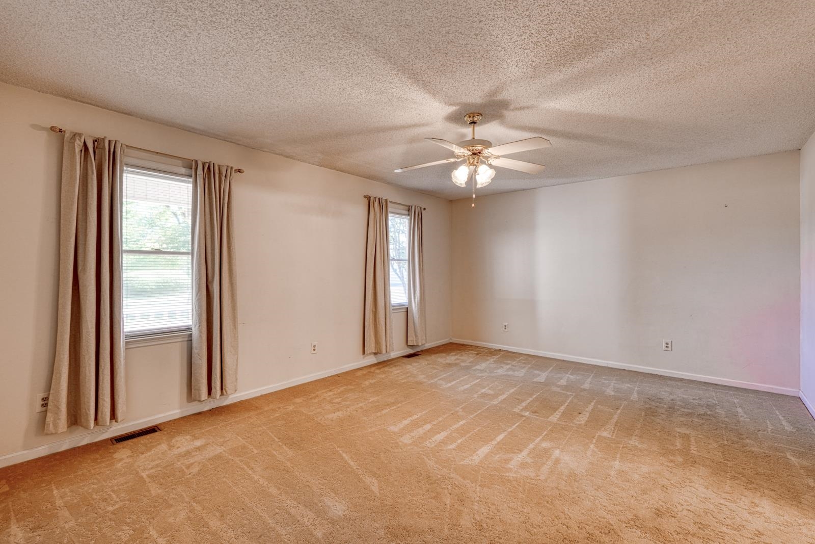 404 Cresthaven Drive Property Photo 22
