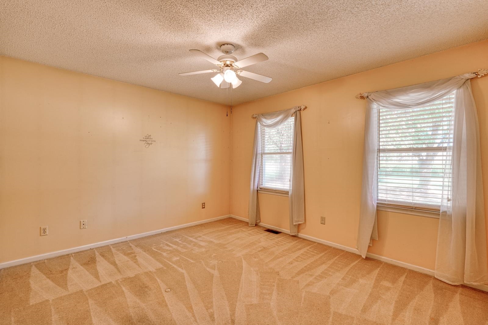 404 Cresthaven Drive Property Photo 26