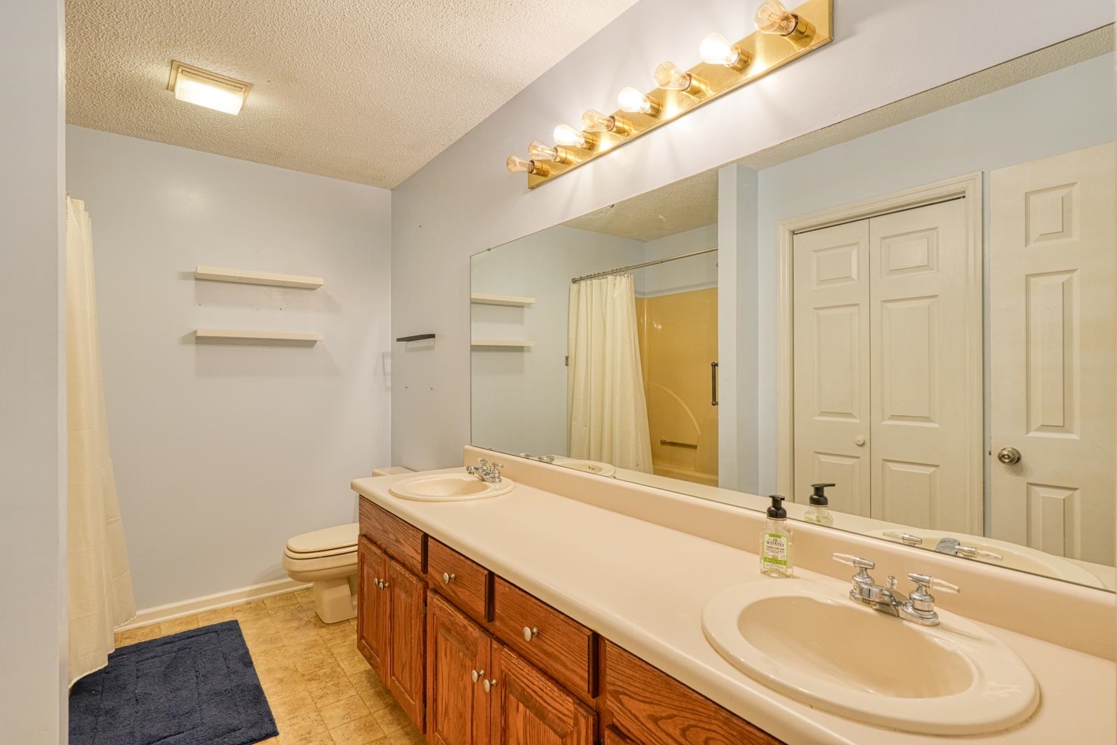404 Cresthaven Drive Property Photo 27