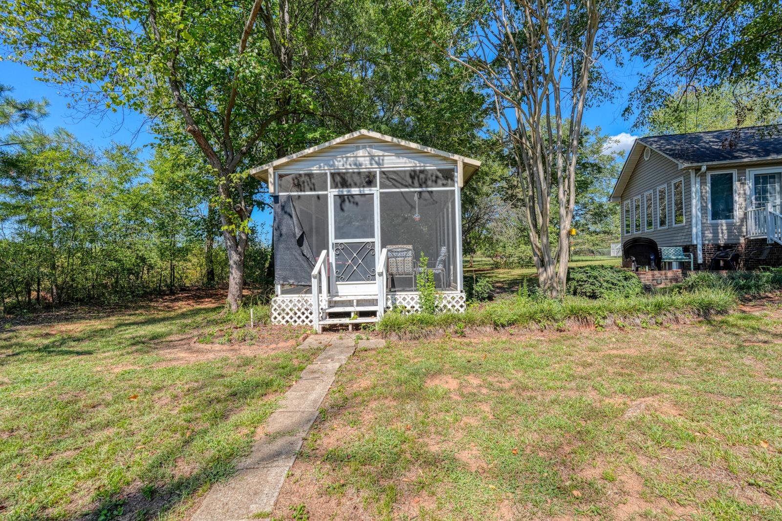 404 Cresthaven Drive Property Photo 31
