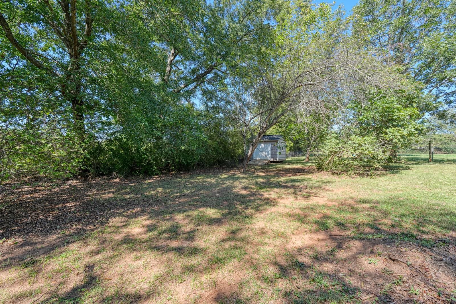 404 Cresthaven Drive Property Photo 35