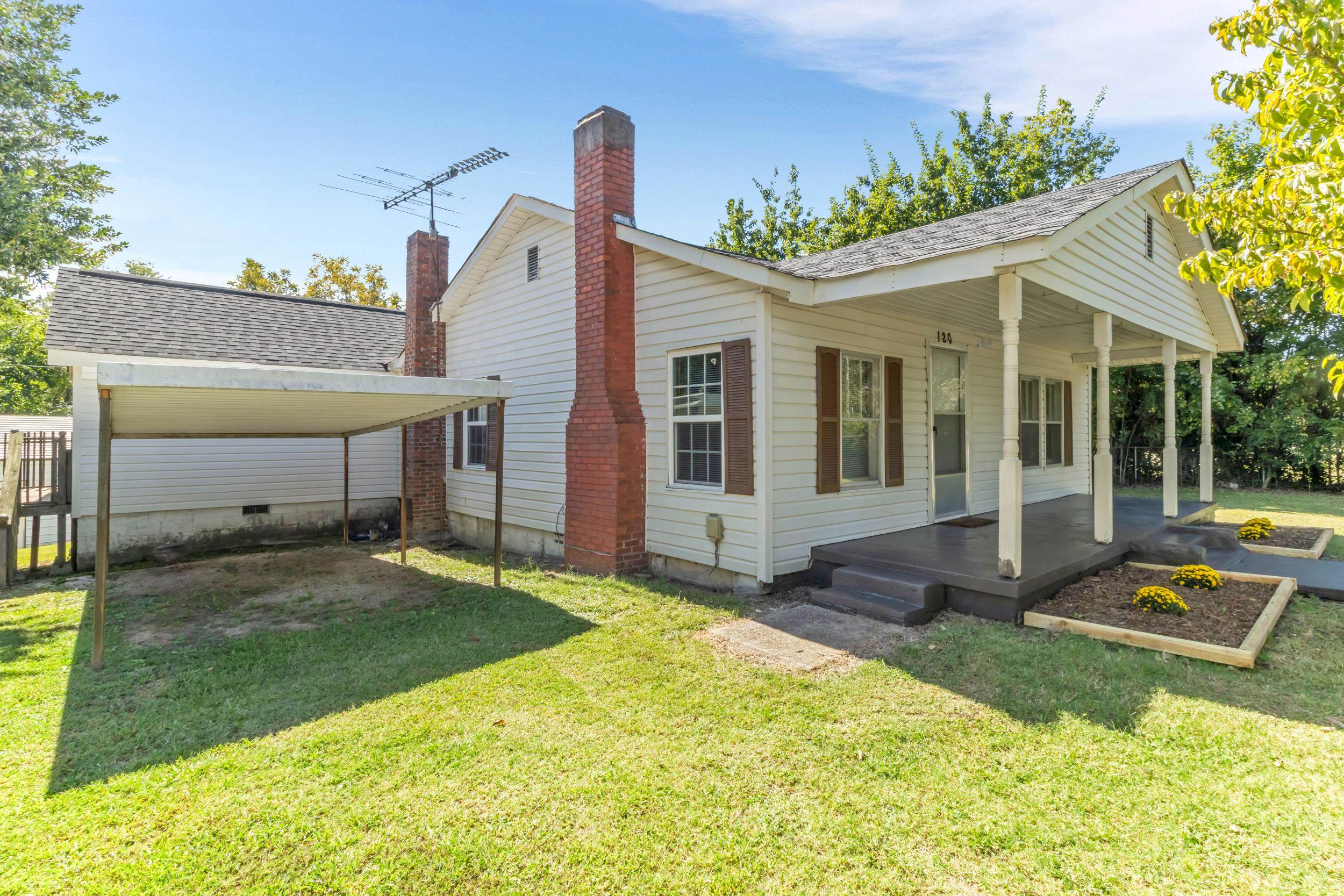 120 Sardis School House Road Property Photo 2