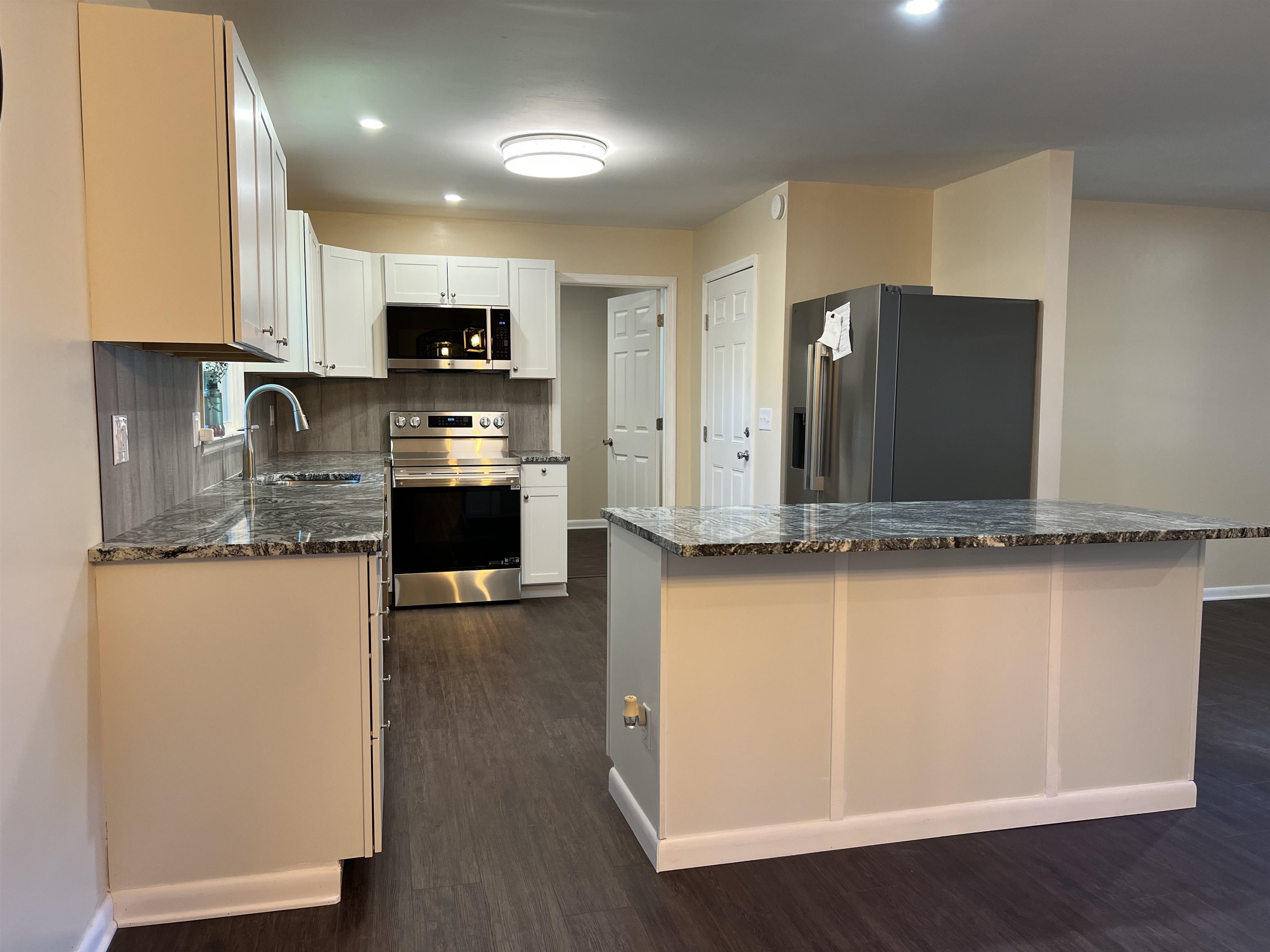 3077 N Blackstock Rd Property Photo 8