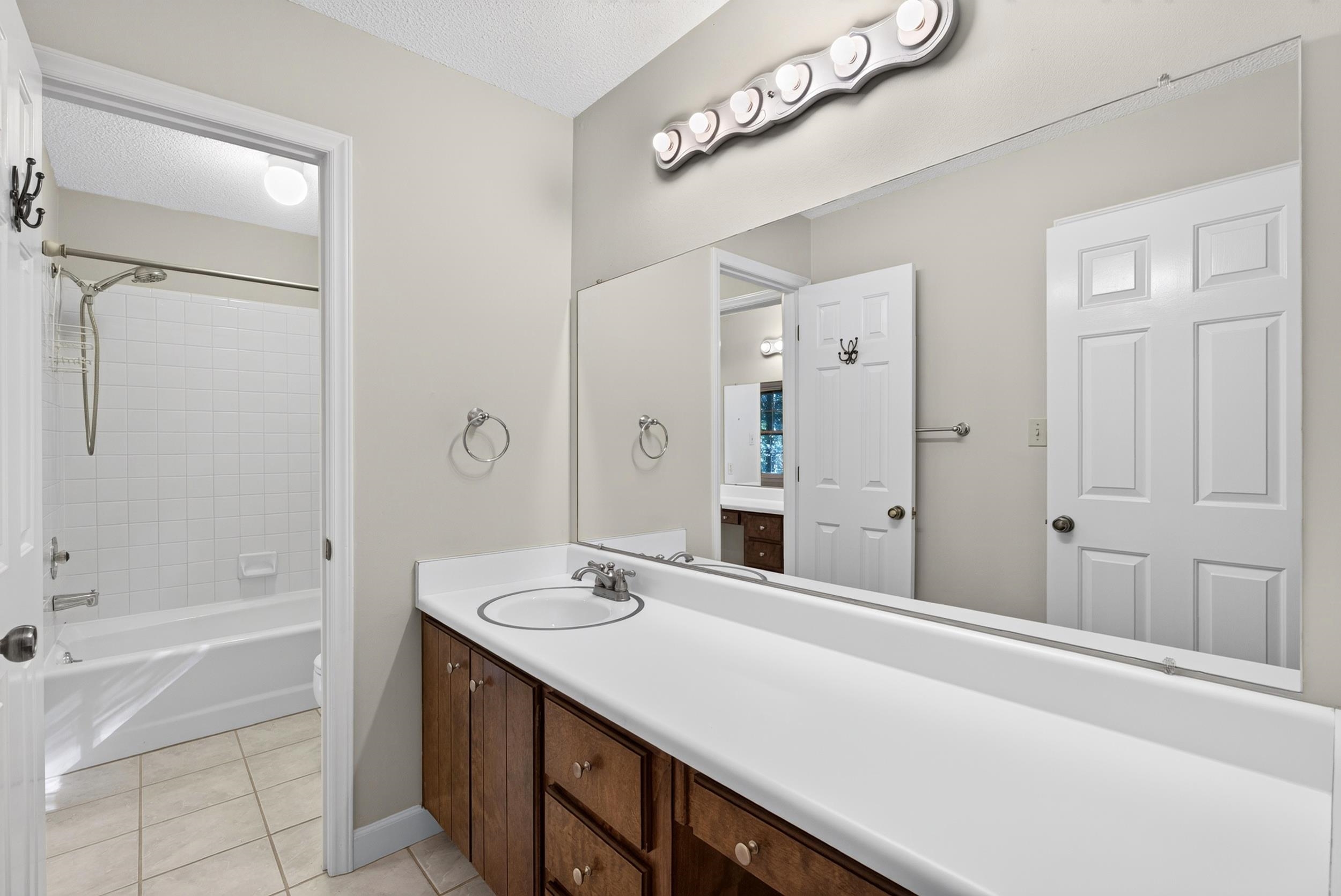 160 Chestnut Lake Drive Property Photo 15