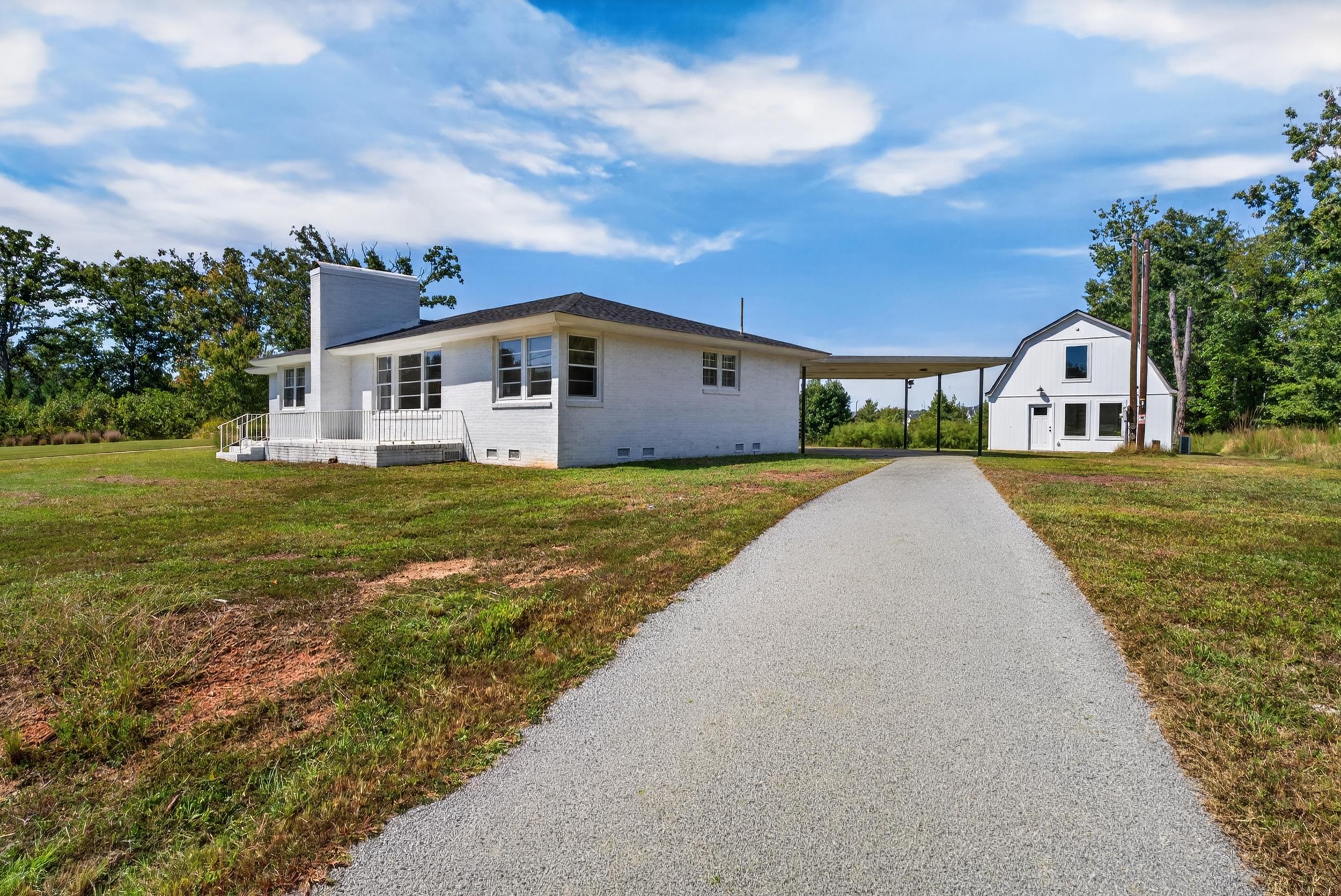 1586 Skylyn Drive Property Photo 1