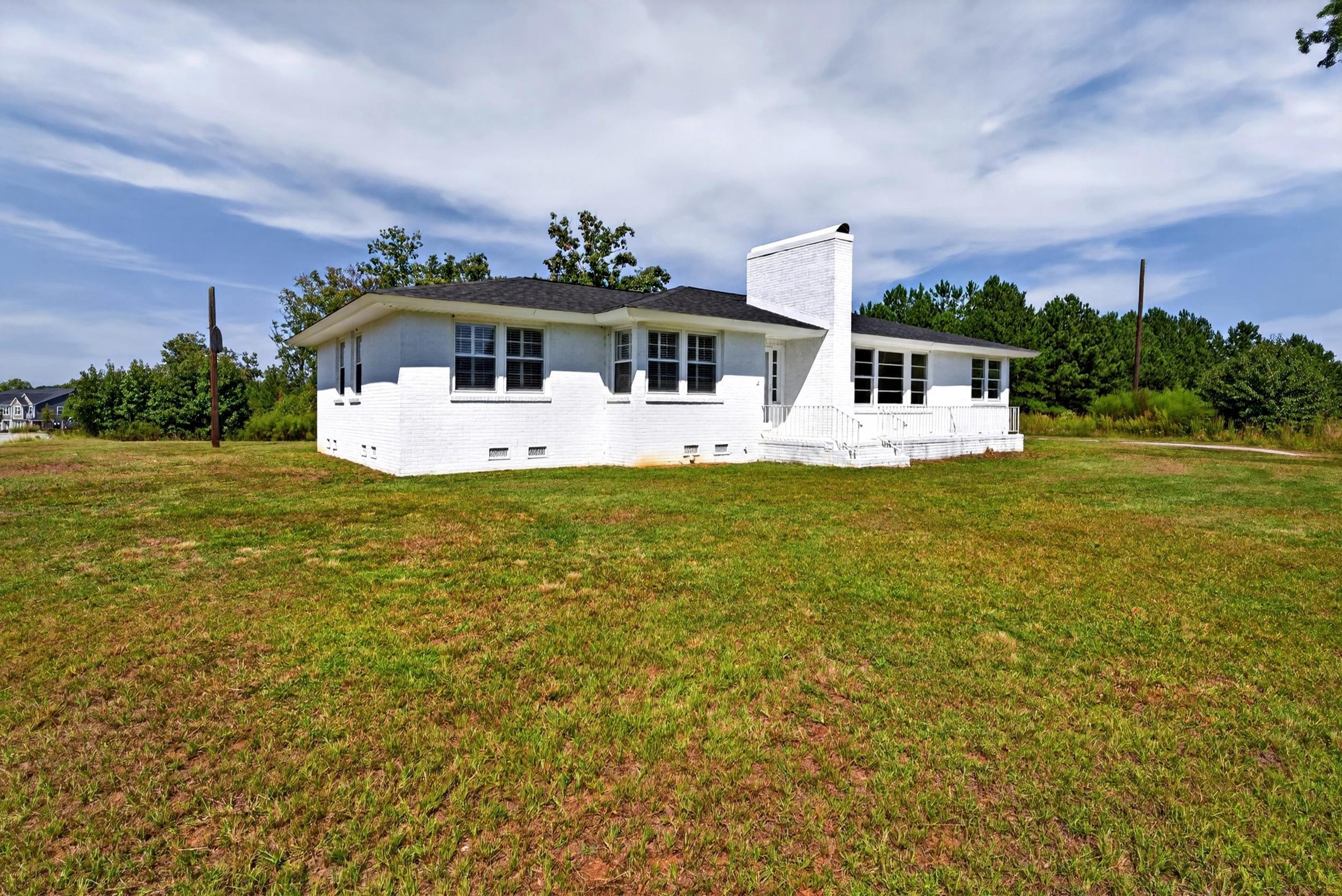 1586 Skylyn Drive Property Photo 4