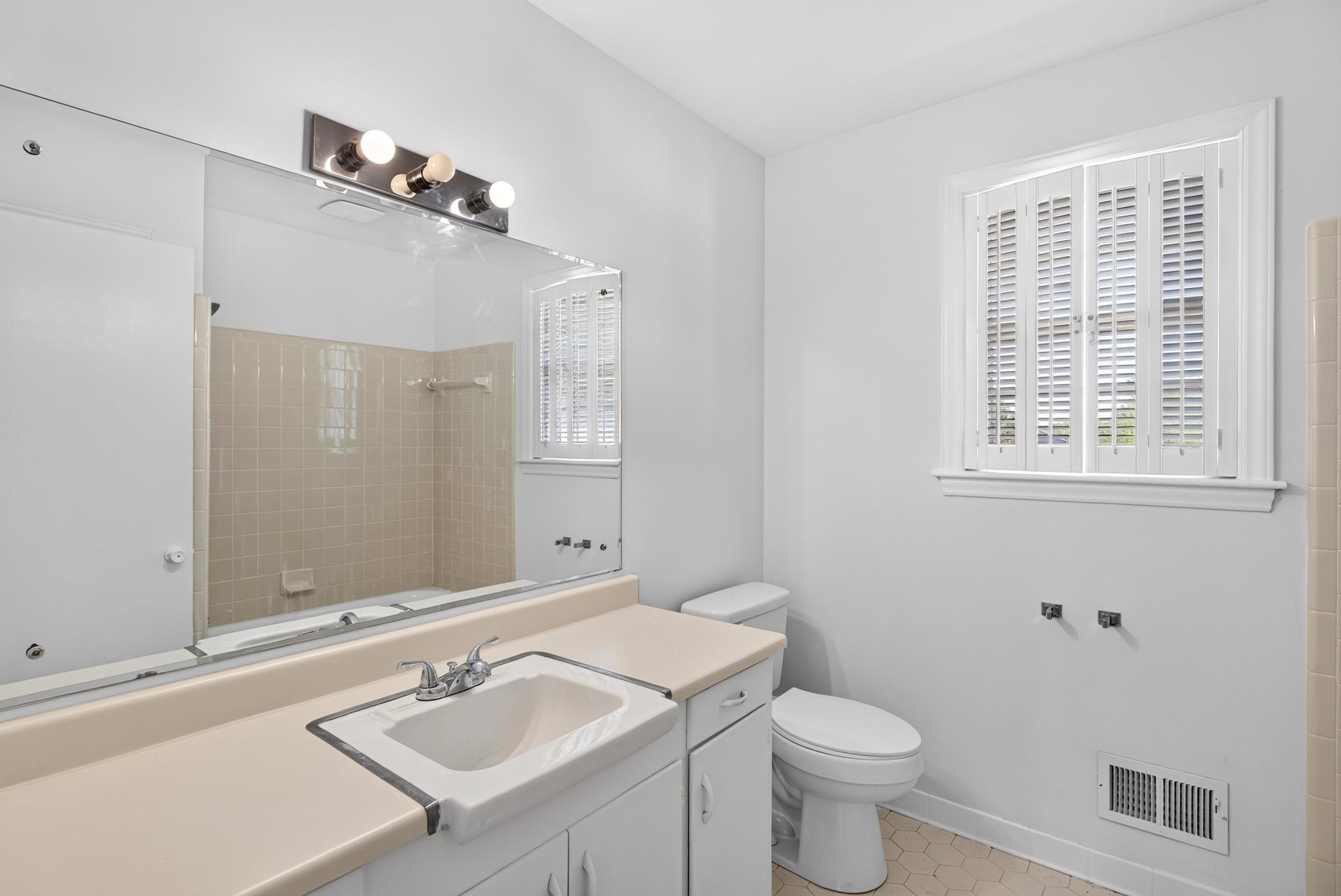 1586 Skylyn Drive Property Photo 26